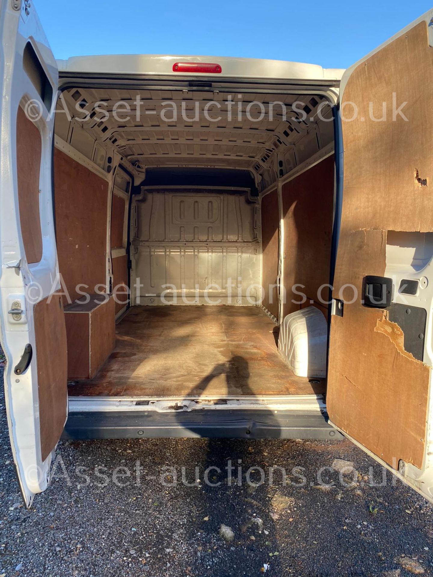 2018 PEUGEOT BOXER 335 PRO L3H2 BLUE HDI WHITE PANEL VAN, 100K MILES, 2.0 DIESEL *NO VAT* - Image 7 of 9