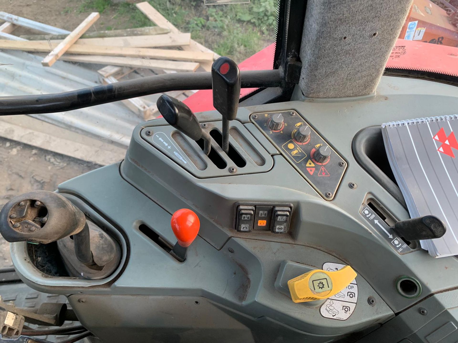 2002 MASSEY FERGUSON 6270 POWER CONTROL 100hp 4WD TRACTOR WOTH FRONT LOADER AND SPIKE *PLUS VAT* - Image 15 of 17