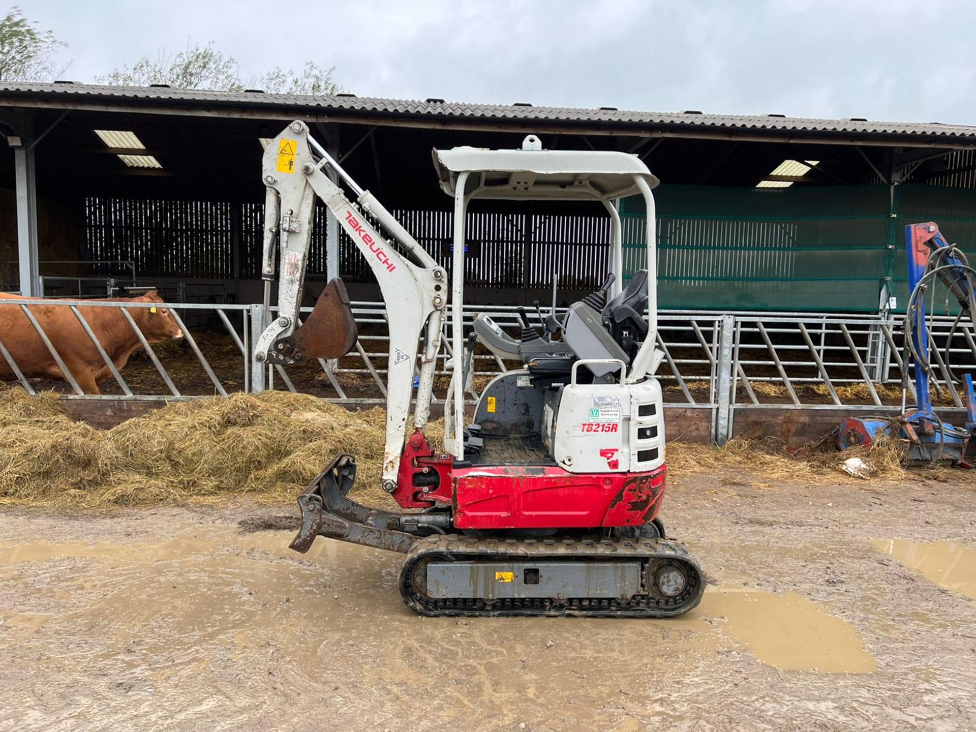 2015 TAKEUCHI TB215R 1.5 TON MINI DIGGER, RUSN DRIVES AND DIGS, EXPANDING TRACKS, CANOPY *PLUS VAT* - Image 6 of 13