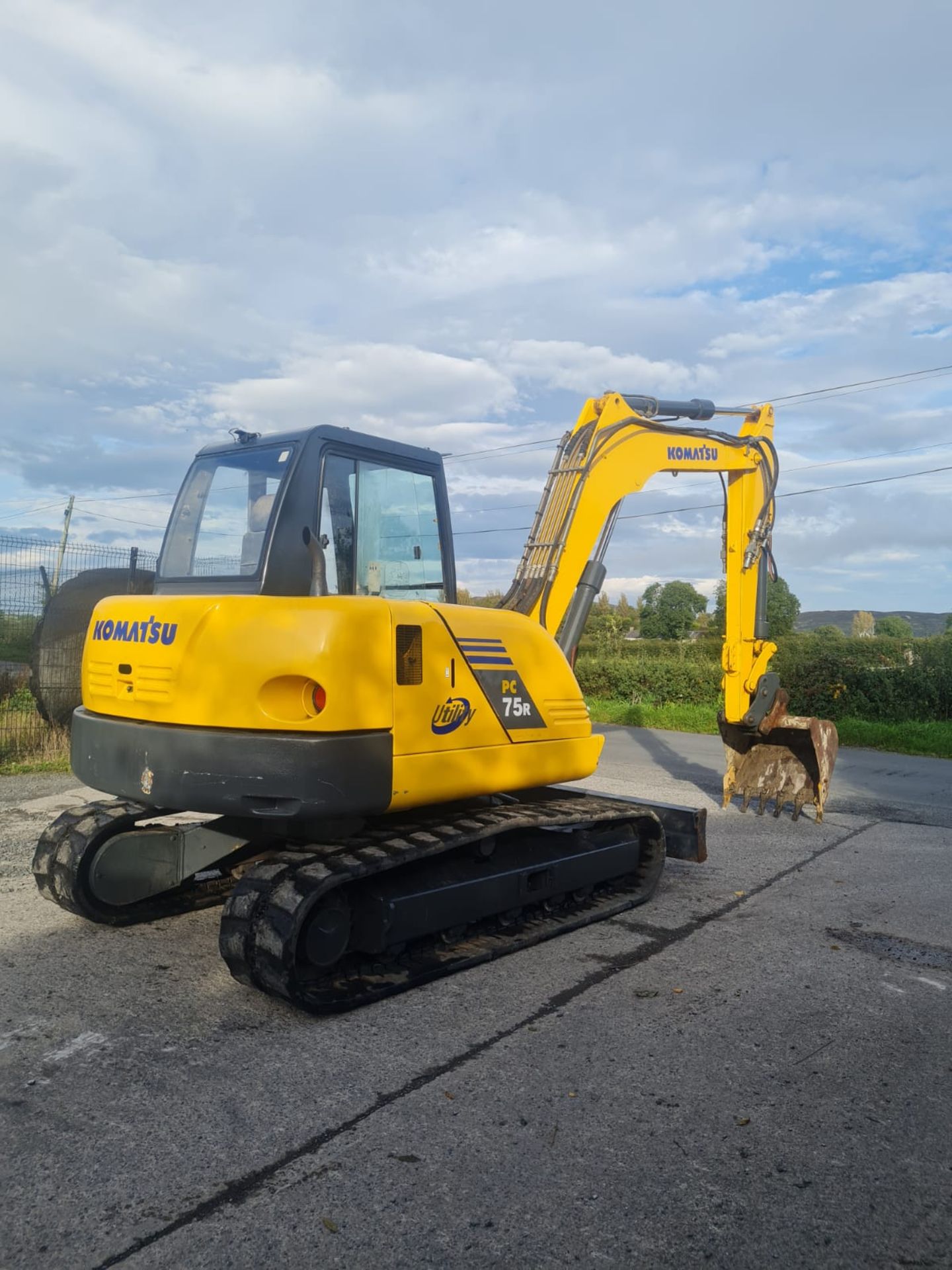 2006 KOMATSU 7.5 TON DIGGER / EXCAVATOR, READING 4200 HOURS, STARTS DRIVES AND DIGS *PLUS VAT* - Image 3 of 6