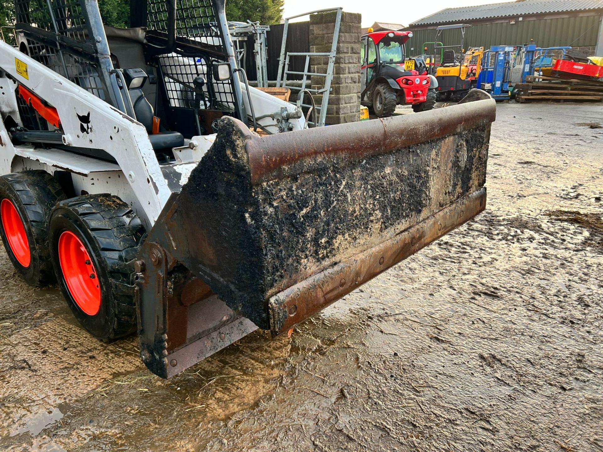 2011 BOBCAT COMBO BKT 62 4 IN 1 BUCKET, IN WORKING ORDER, 62"WIDTH, HYDRAULIC DRIVEN *PLUS VAT* - Image 2 of 6