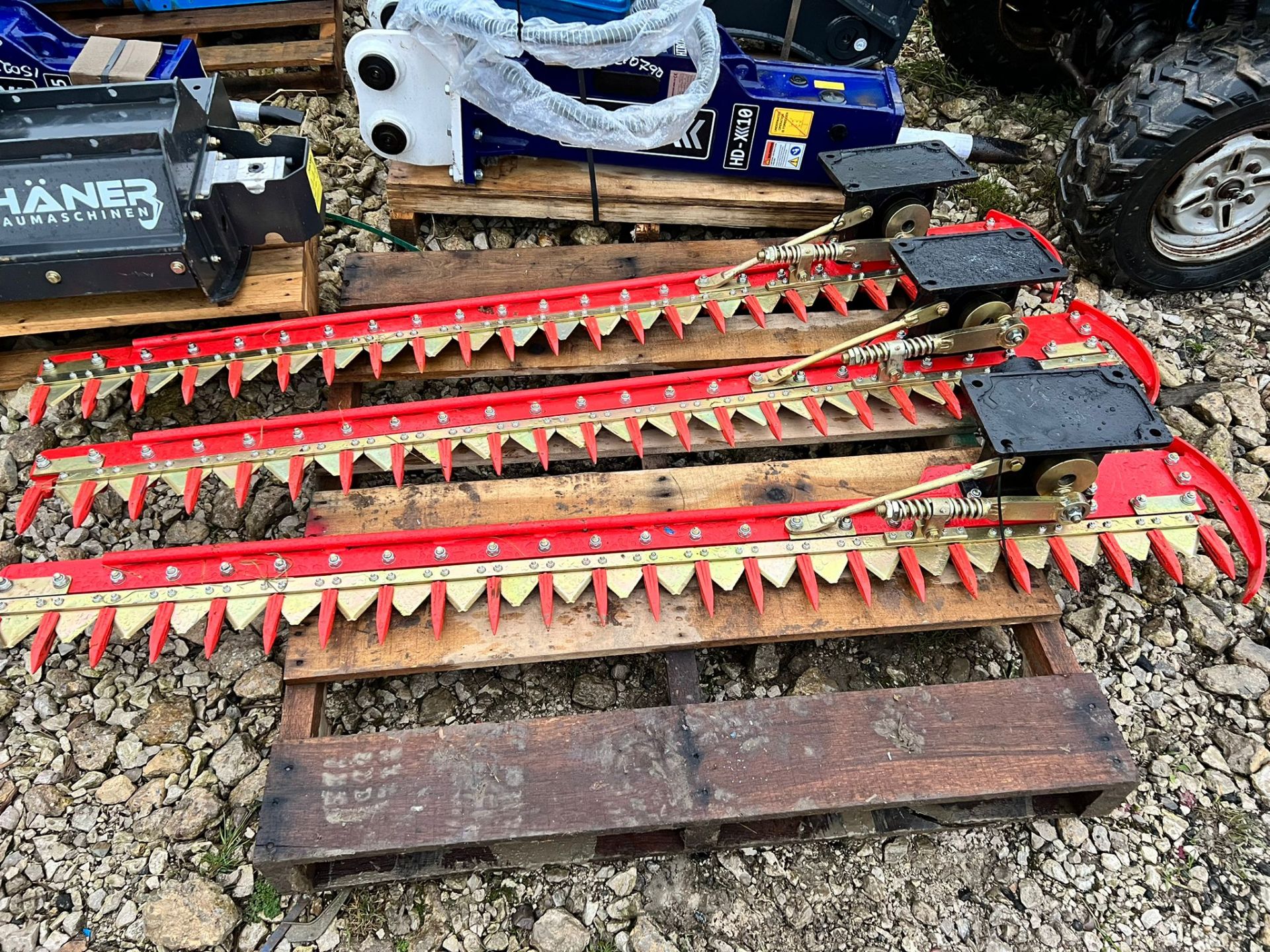 NEW AND UNUSED 1.8 METRE KUBOTA ORANGE HEDGE CUTTER / TRIMMERS, CUITABLE FOR 1-3 TON DIGGER - Image 2 of 9