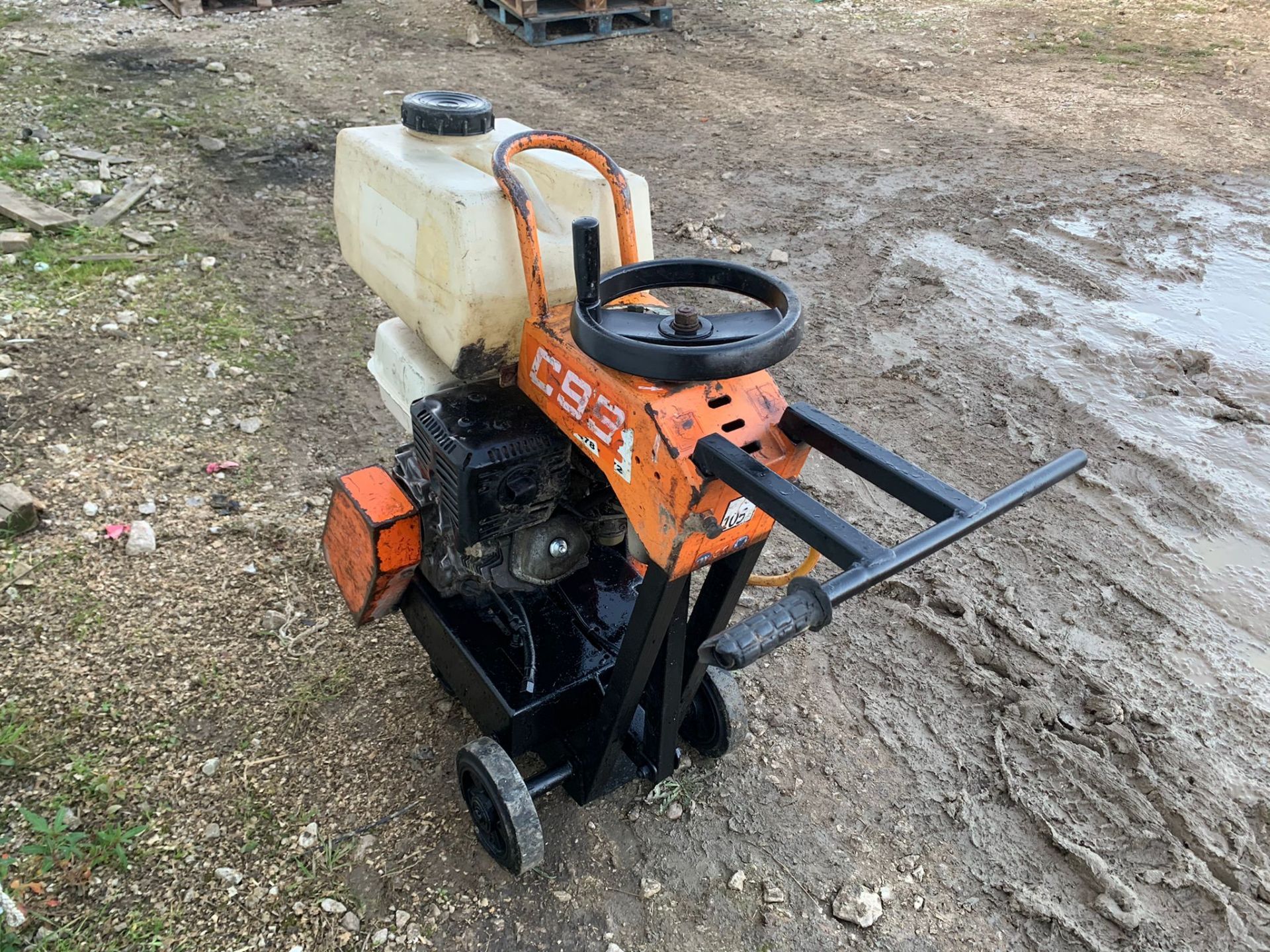 2015 CLIPPER C99 FLOOR SAW, RUNS AND WORKS, NO BLADE, HONDA GX390 ENGINE, WATER TANK INCLUDED - Image 6 of 6