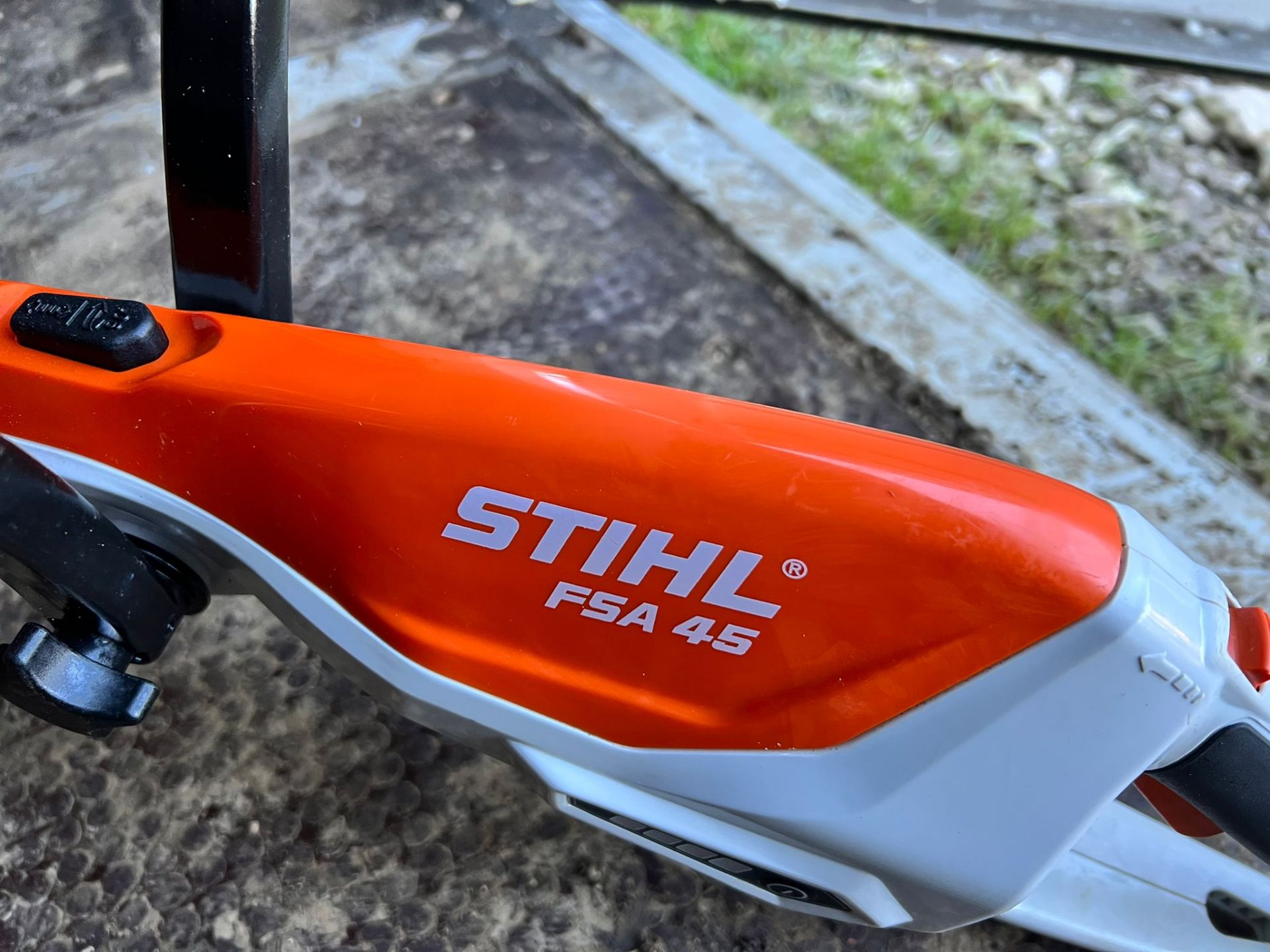 2017 STIHL FSA 45 CORDLESS HANDHELD STRIMMER, MANUFACTURED 3/2017, NO CHARGER *PLUS VAT* - Image 6 of 7