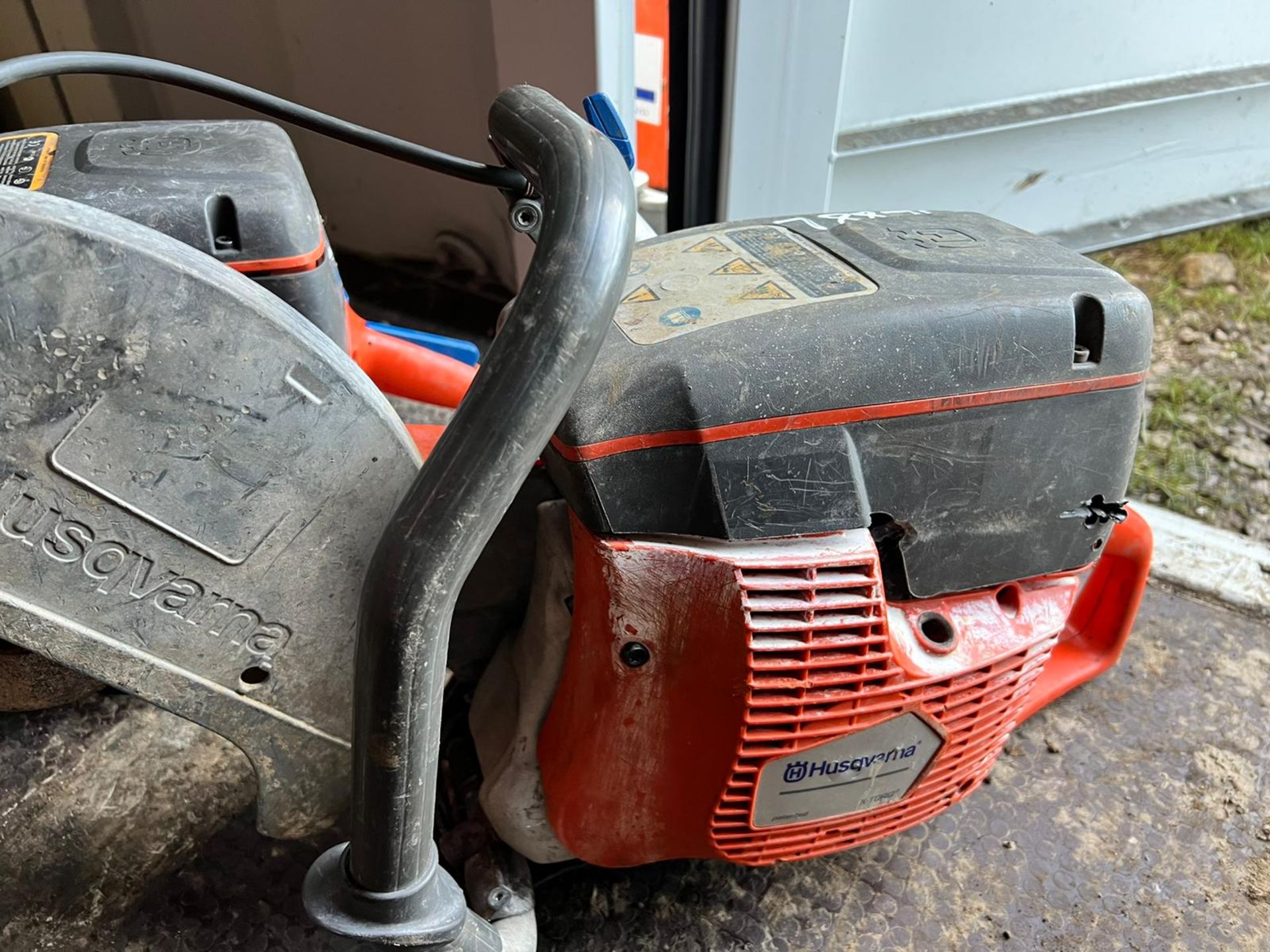 3 x HUSQVARNA K760 / K770 PETROL DISC CUTTERS, NO BLADES, SOLD AS SEEN, 2 STROKE FUEL ONLY *PLUS VAT - Image 8 of 8