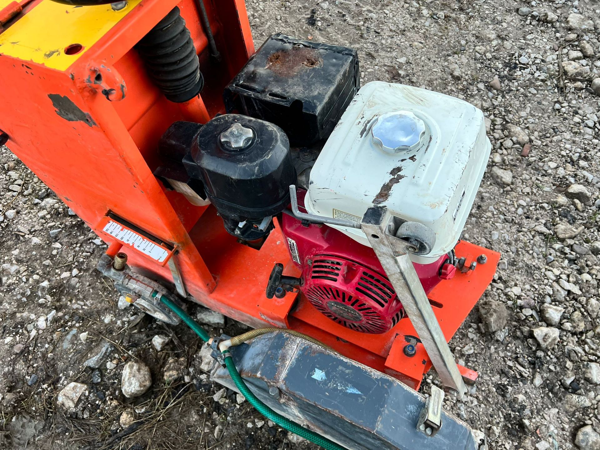 BELLE PETROL FLOOR/ROAD SAW, GOOD COMPRESSION, HONDA GX390 ENGINE *PLUS VAT* - Image 5 of 8