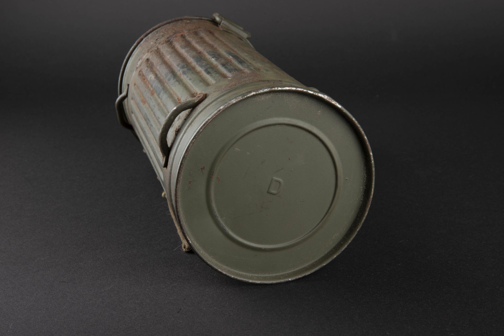 Boitier de masque anti   gaz. Gas mask case. - Image 4 of 4