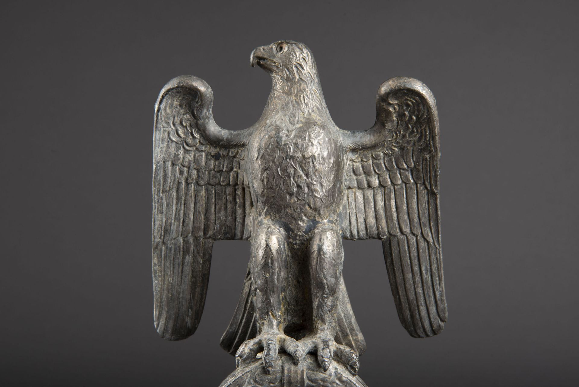 Aigle de bureau. Office eagle. - Image 4 of 4