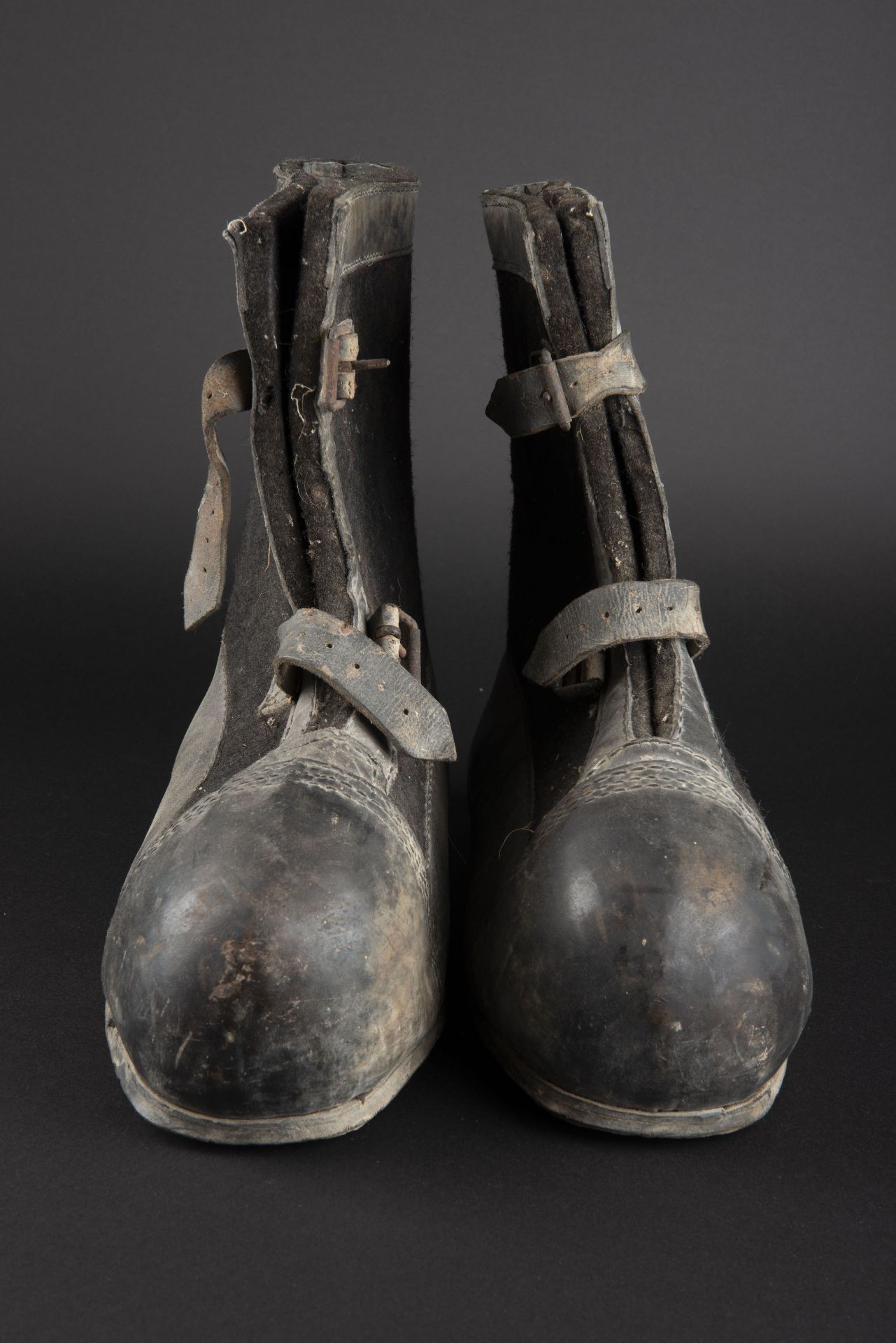 Bottes de garde. Guard boots. - Image 4 of 4