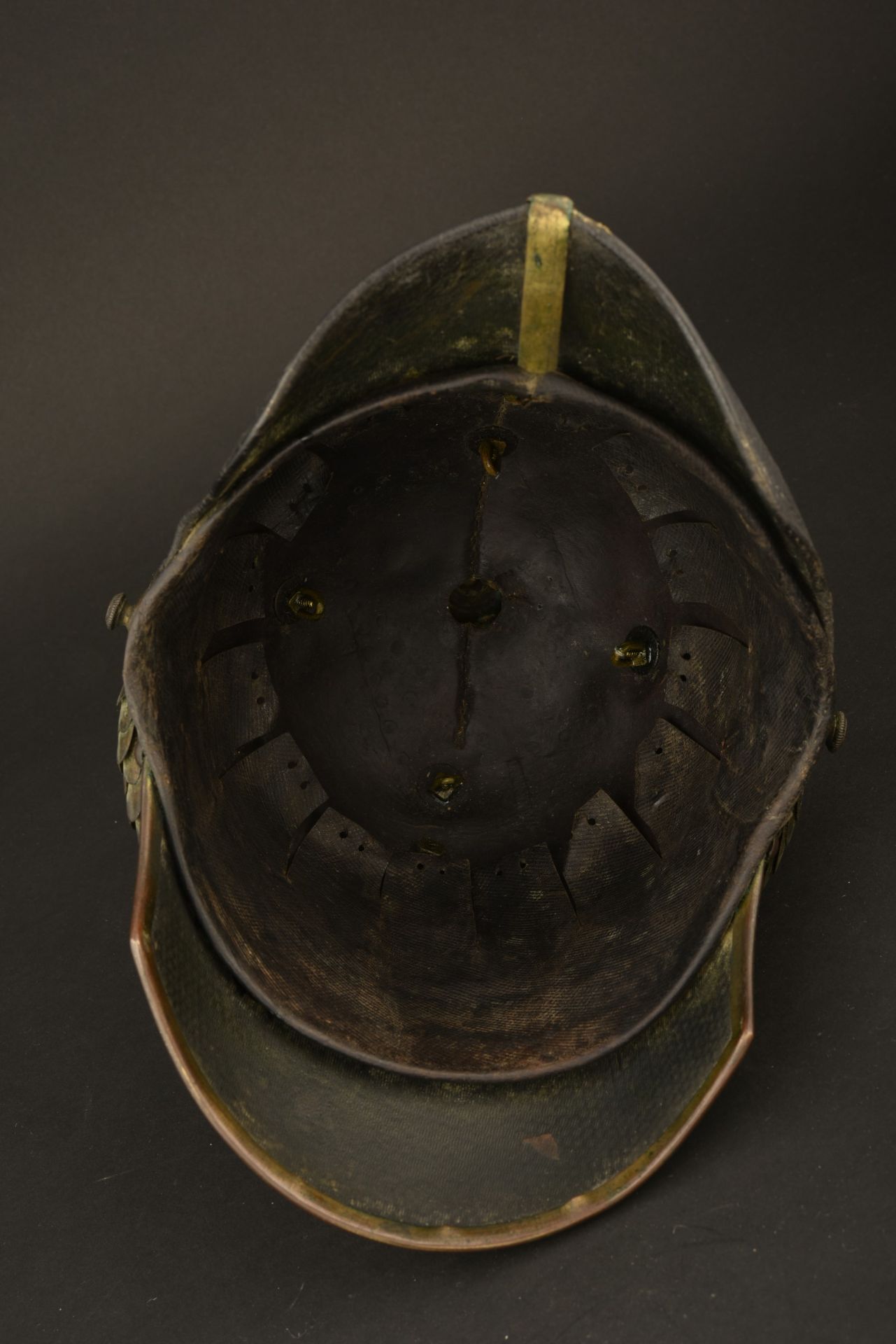 Casque d officier modele 1842 de la Garde. Scarce prussian guard pattern 1842 officer spiked helmet. - Image 3 of 4