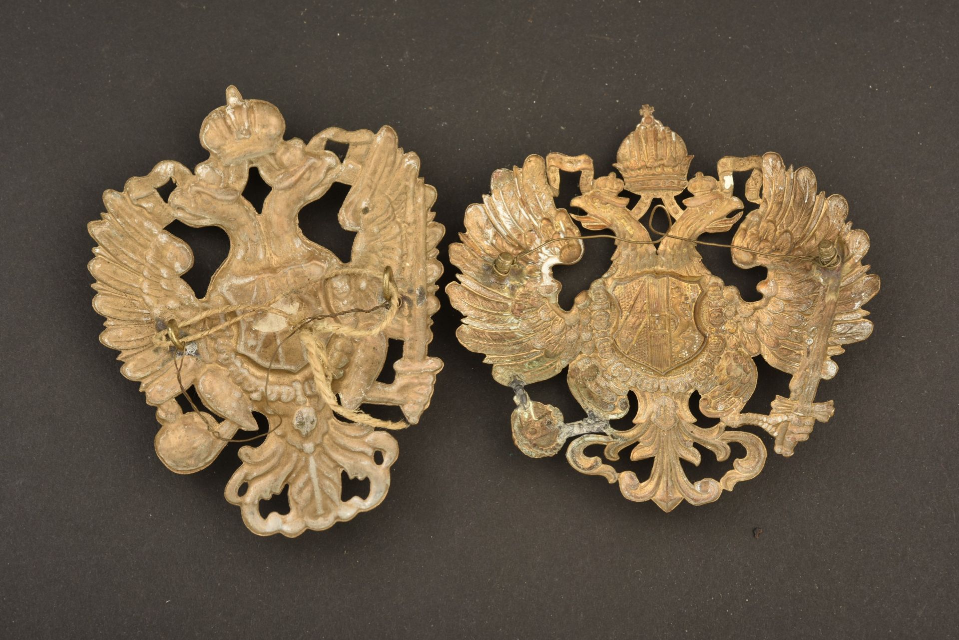 Lot de 2 plaques de coiffures. Austrian imperial headgear plate. Kuk Kopfbedekungs Embleme - Image 2 of 2