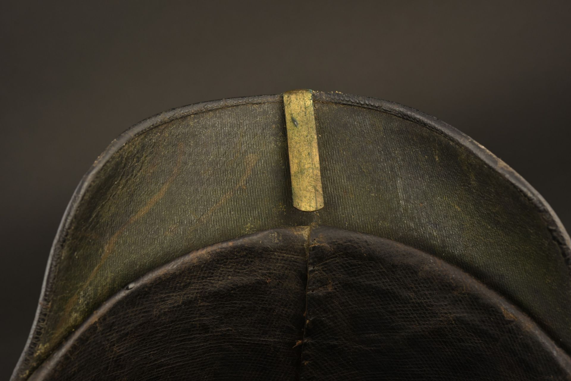 Casque d officier modele 1842 de la Garde. Scarce prussian guard pattern 1842 officer spiked helmet. - Image 2 of 4