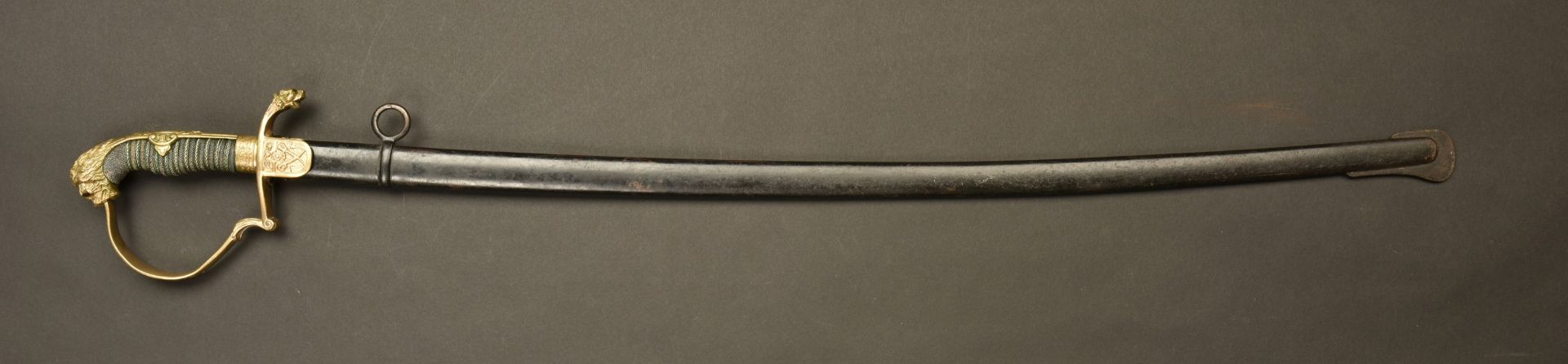Sabre d officier tete de lion de cavalerie a lame gravee. German cavalry officer sword, engraved bla