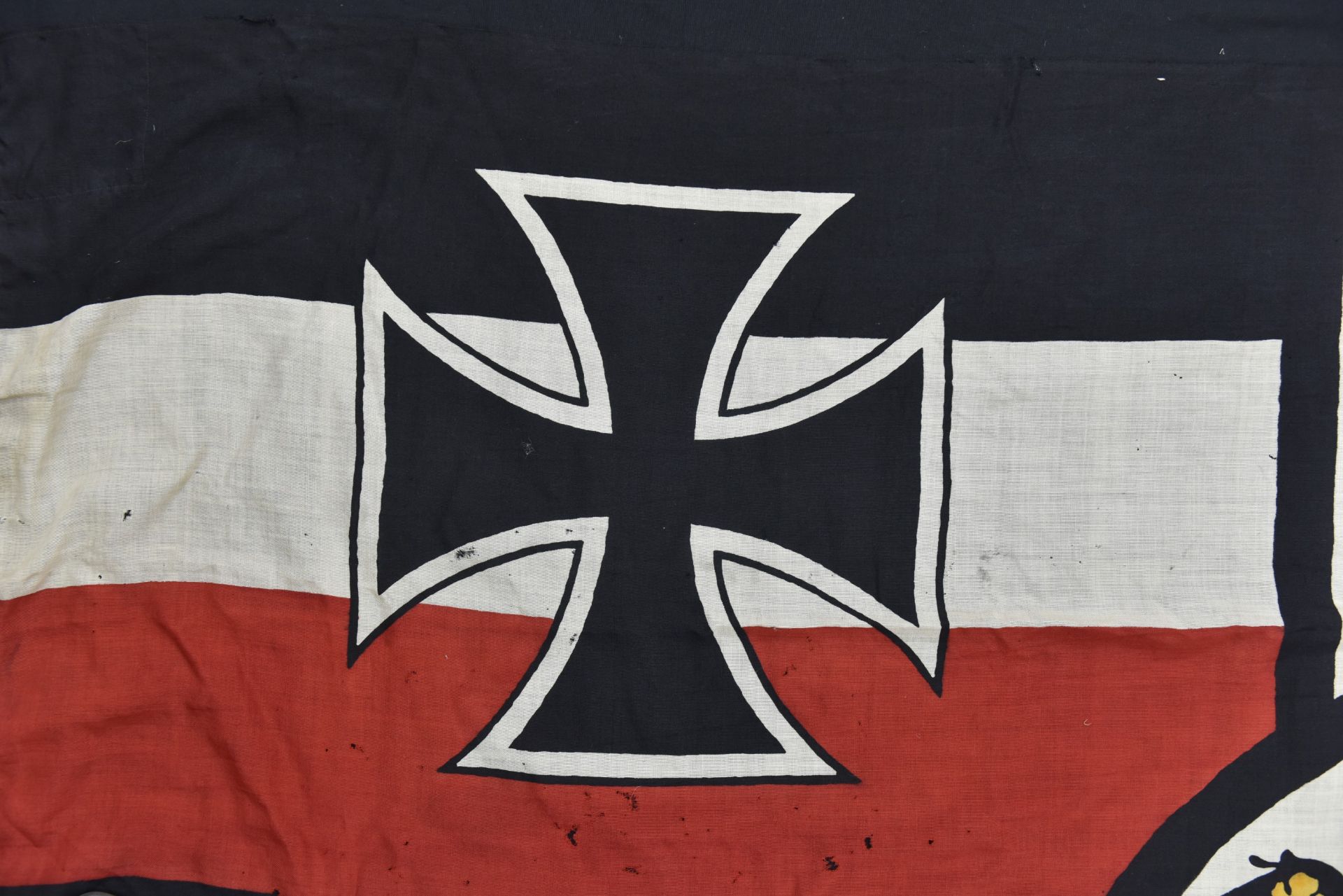Grand drapeau imperial allemand. Large imperial german flag. Grosse Reichskriegsflagge Kaiserkiche K - Image 3 of 4