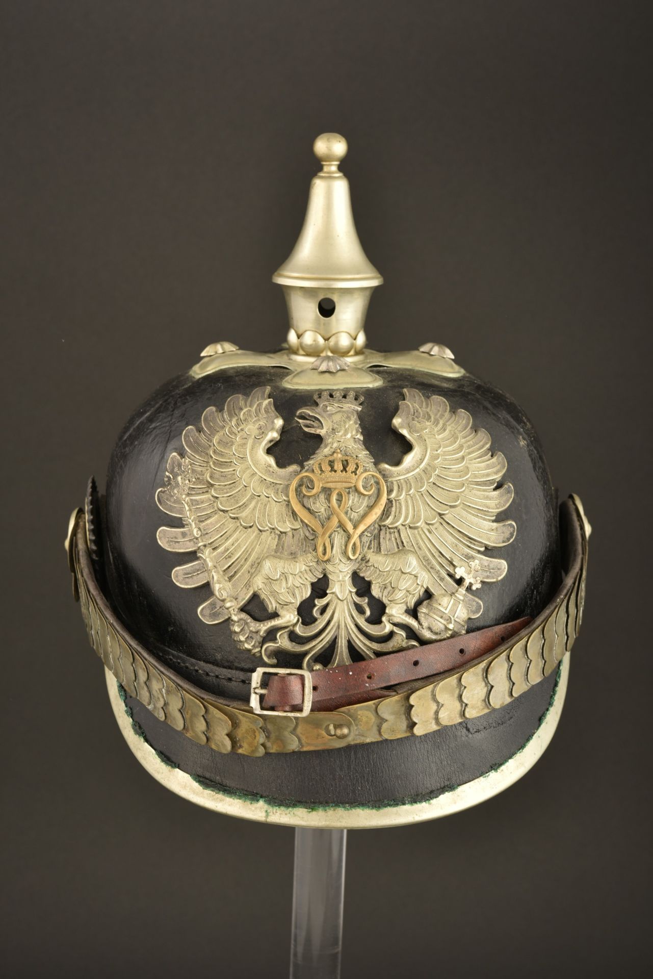 Casque a pointe de sous-officier de Police. German Police senior NCO spiked helmet. Polizei Unteroff