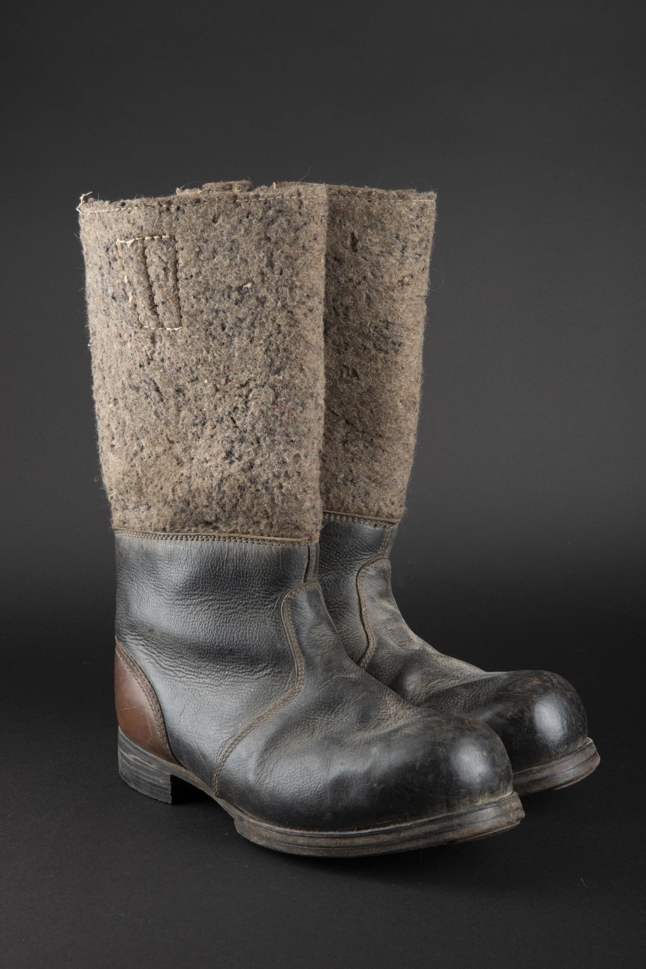 Bottes hivernales. Winter boots.  - Image 2 of 4