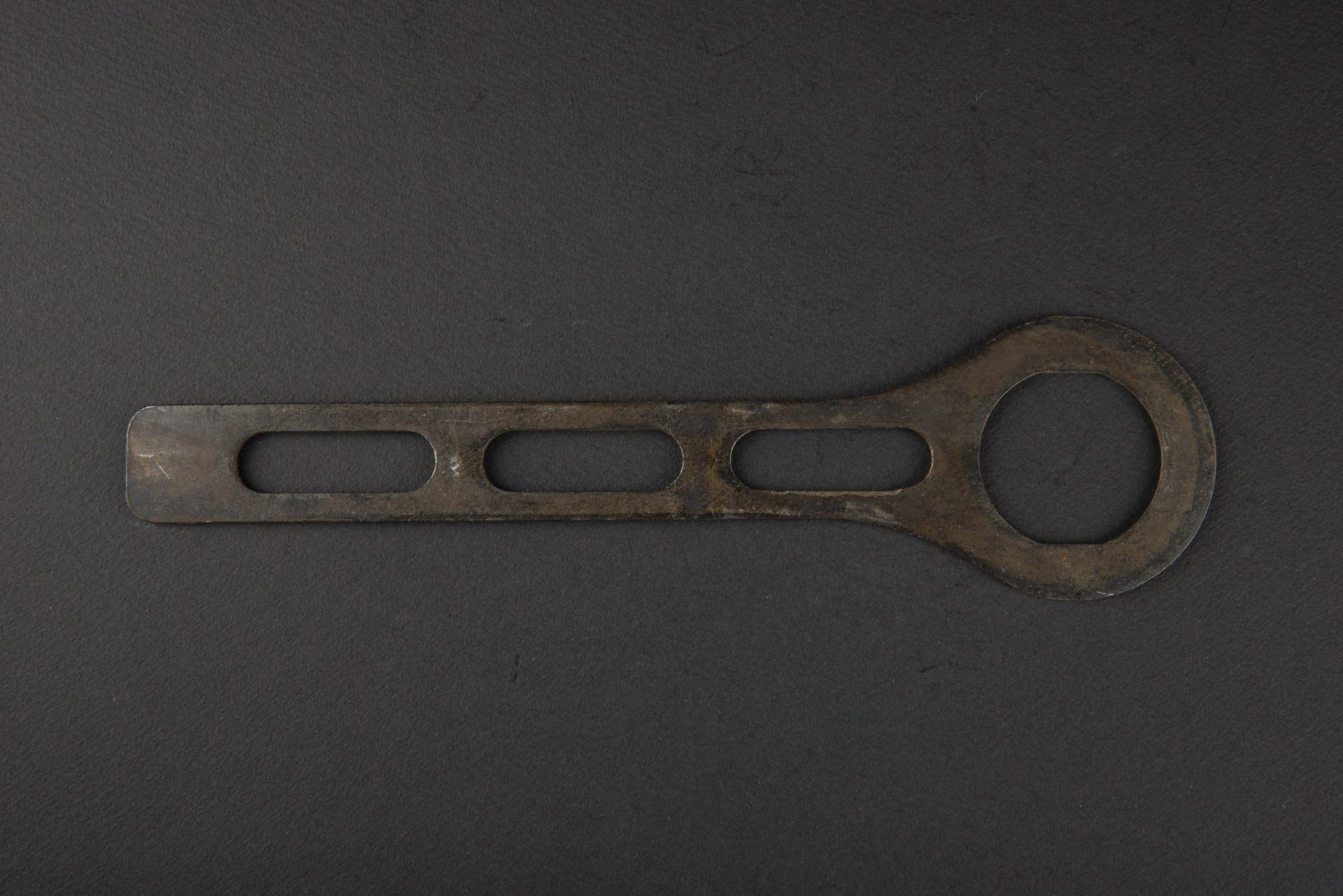 Cle de demontage lance fusee. Rocket launcher disassembly wrench. - Image 2 of 3