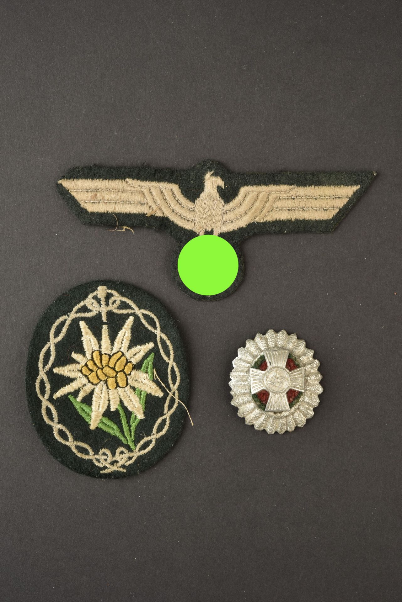 Ensemble d insignes allemands. German badge set.