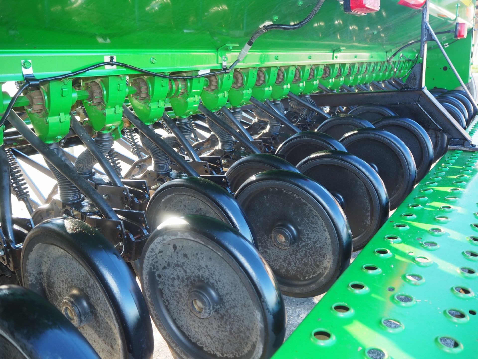 JD 450 12' GRAIN DRILL - Image 5 of 12