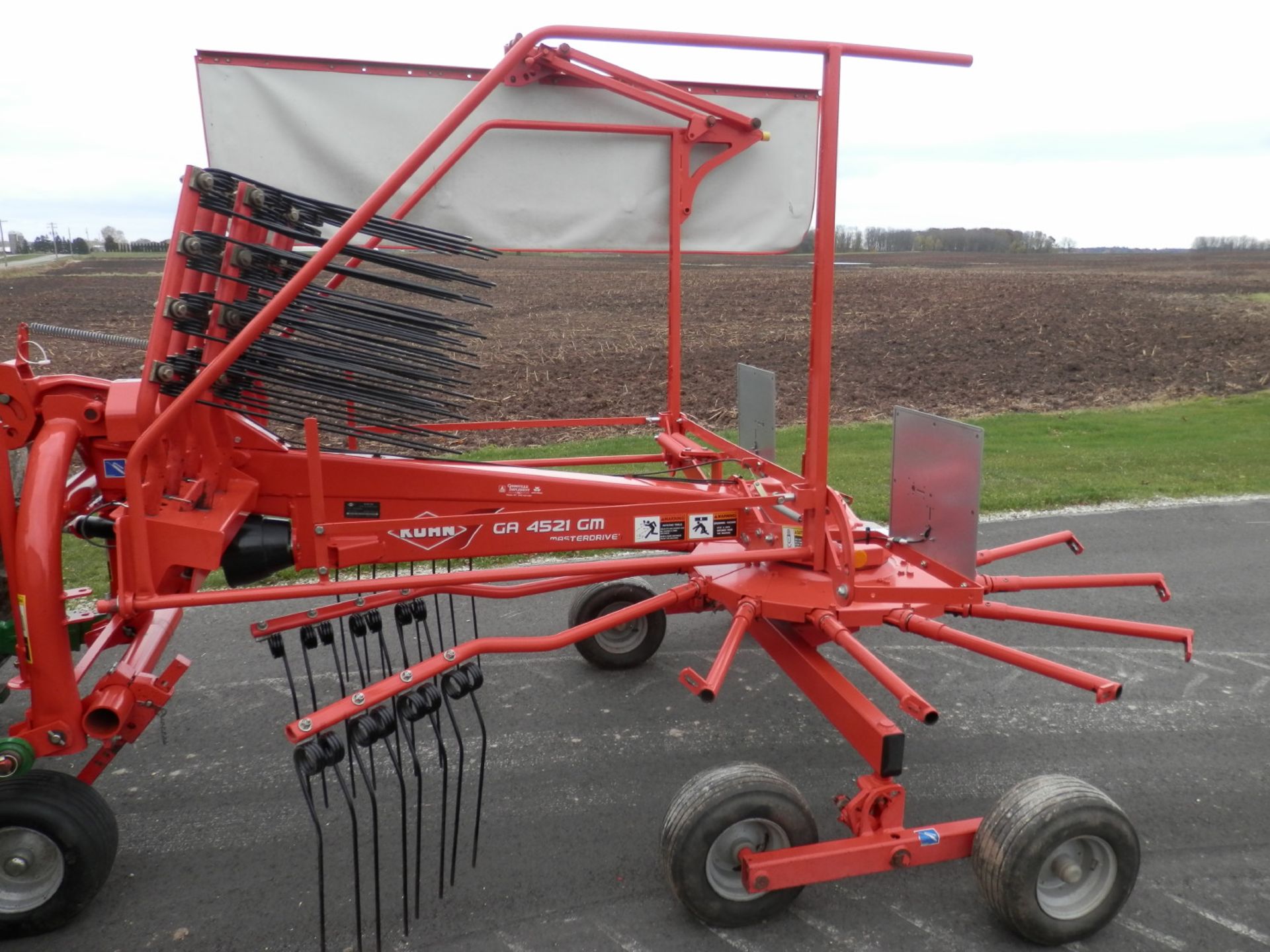 KUHN GA 4521GM 13' 9" ROTARY RAKE - Image 12 of 13