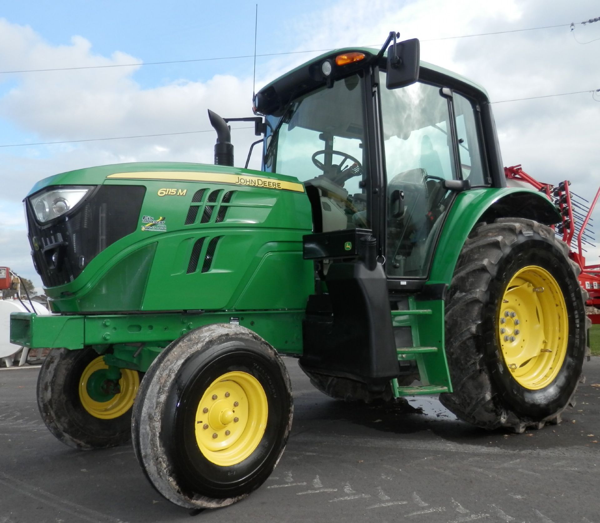 JOHN DEERE 6115M 2WD TRACTOR