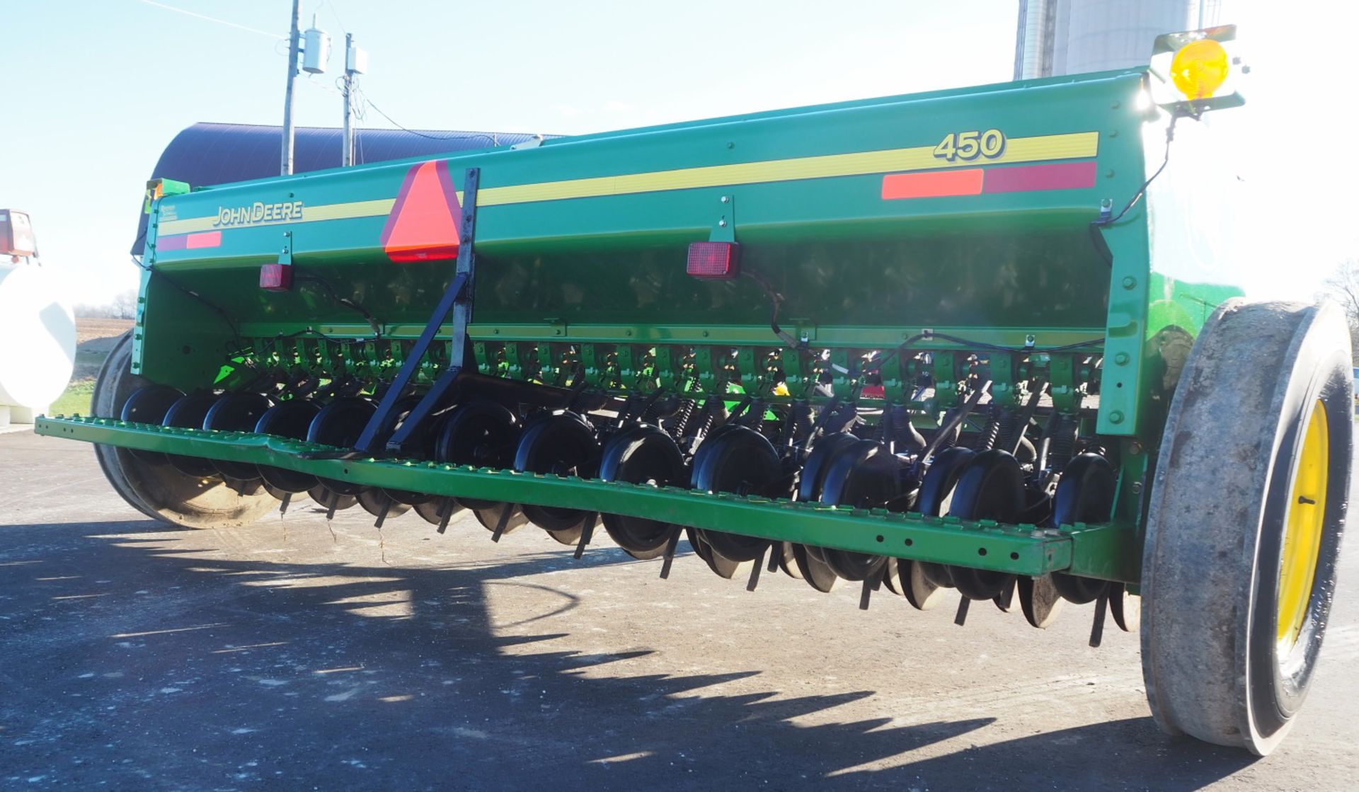 JD 450 12' GRAIN DRILL - Image 4 of 12