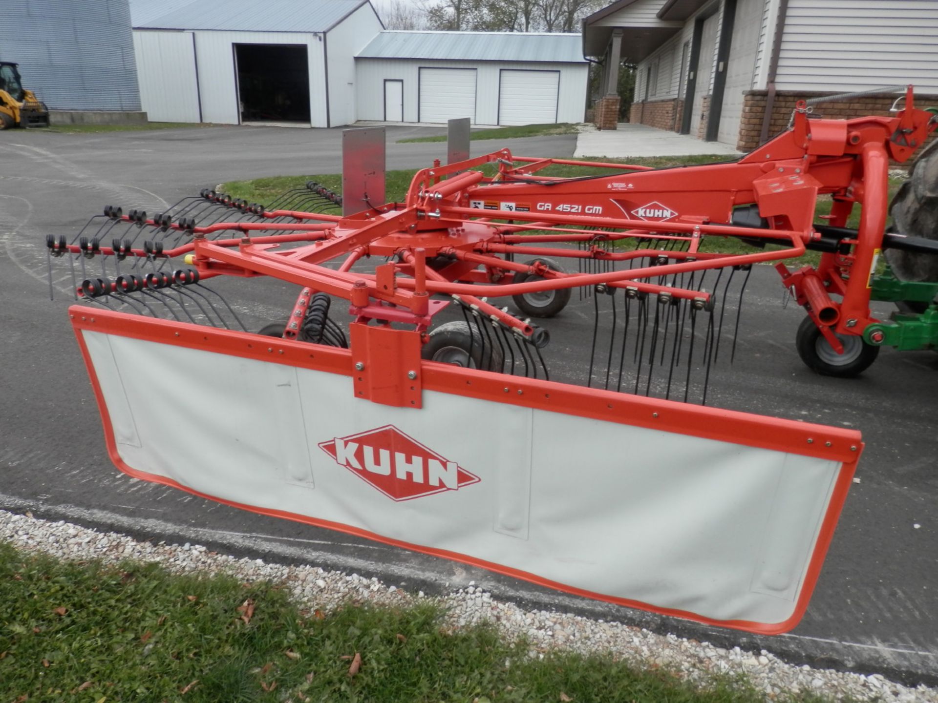 KUHN GA 4521GM 13' 9" ROTARY RAKE - Image 4 of 13