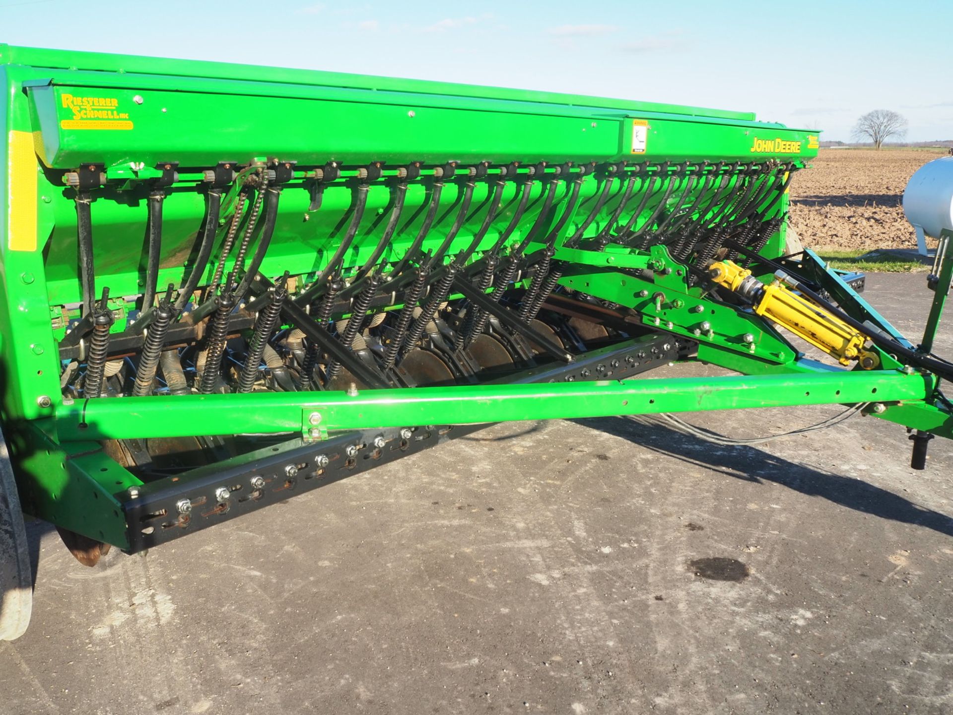 JD 450 12' GRAIN DRILL - Image 6 of 12