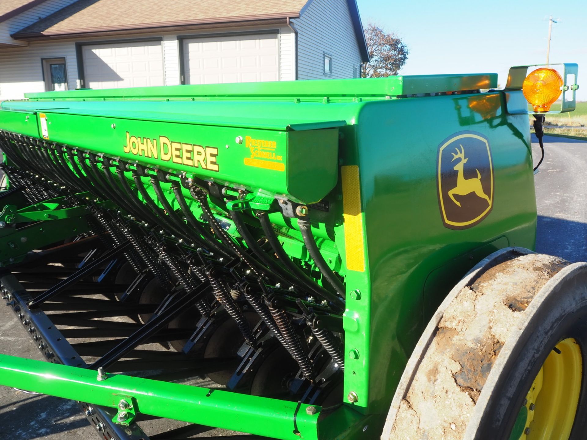 JD 450 12' GRAIN DRILL - Image 8 of 12