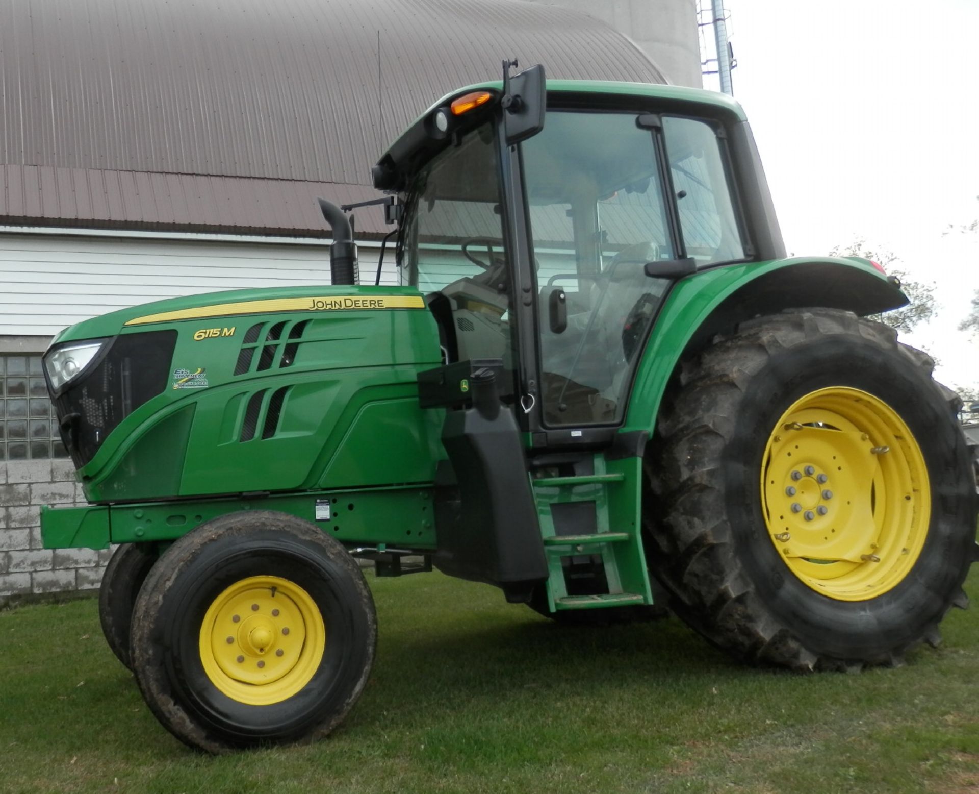 JOHN DEERE 6115M 2WD TRACTOR - Image 4 of 12