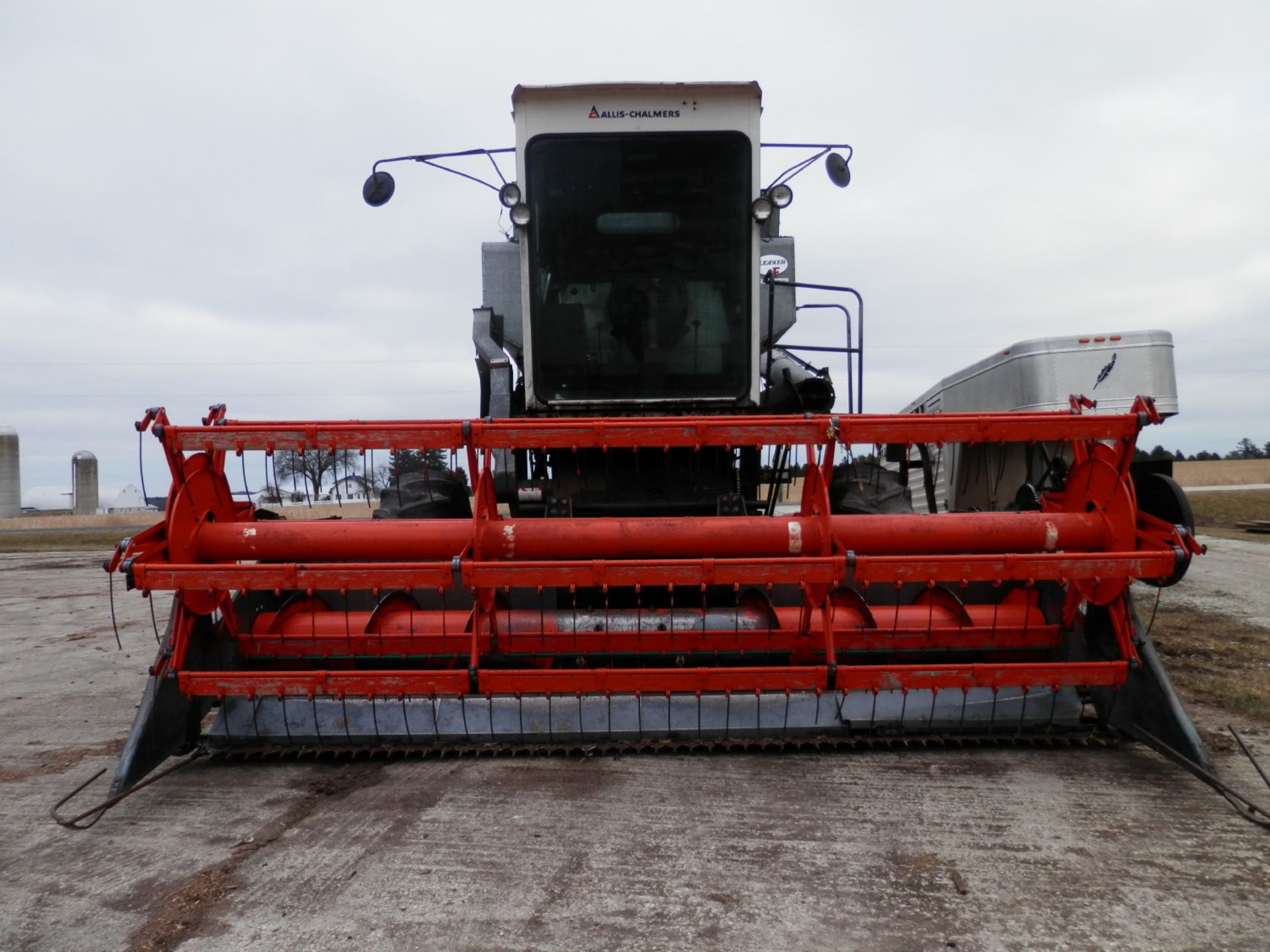 GLEANER F COMBINE W/ 13' PLATFORM - Image 4 of 4