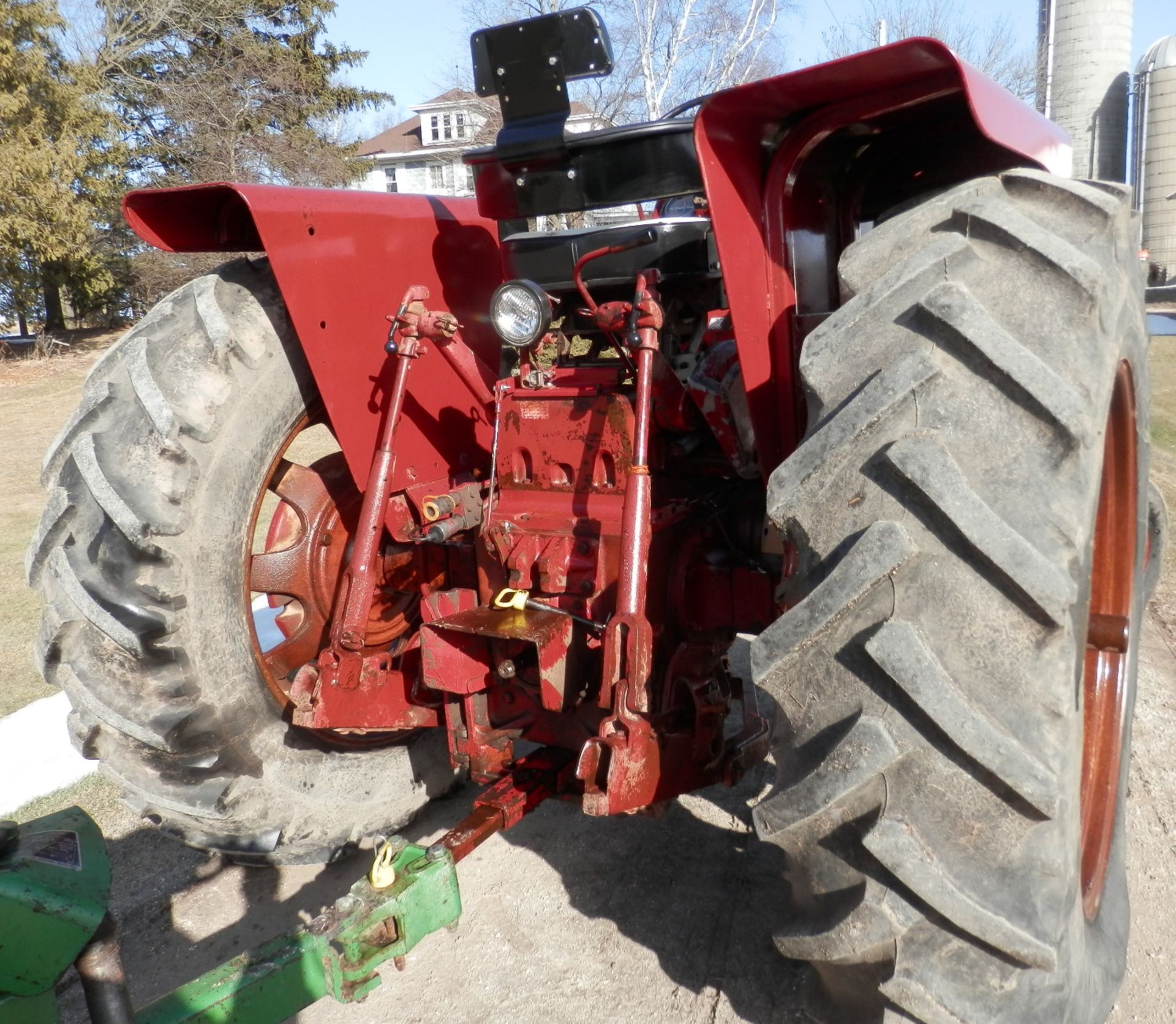 INTERNATIONAL FARMALL 656 DIESEL TRACTOR - Image 7 of 11