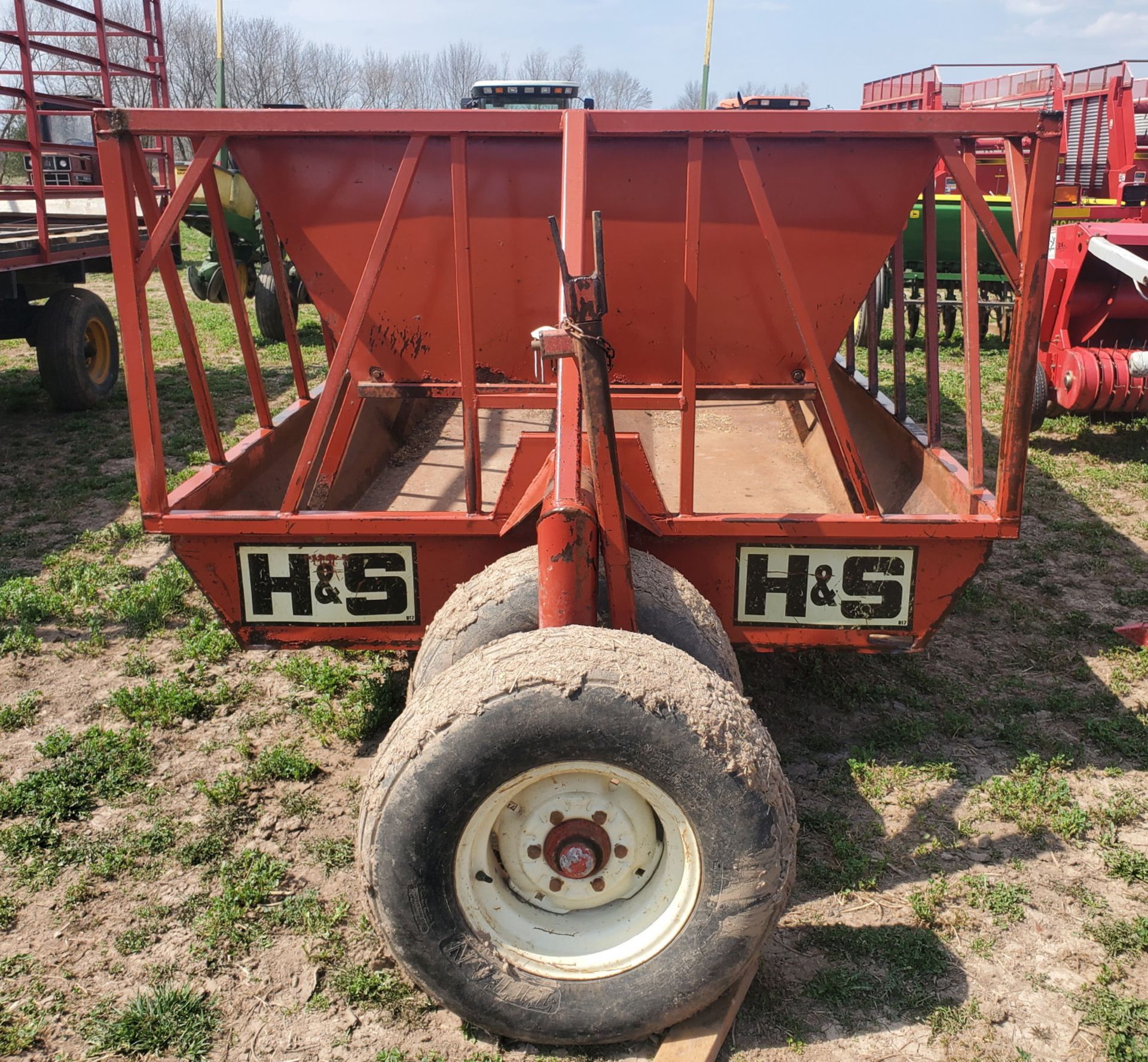 H & S 21' SLANT BAR FEEDER WAGON - Image 2 of 4