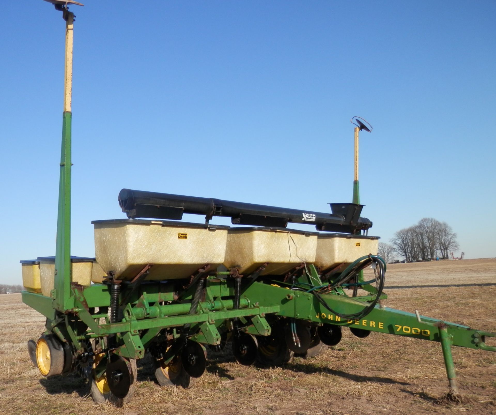 JOHN DEERE 7000 6R NARROW PLANTER