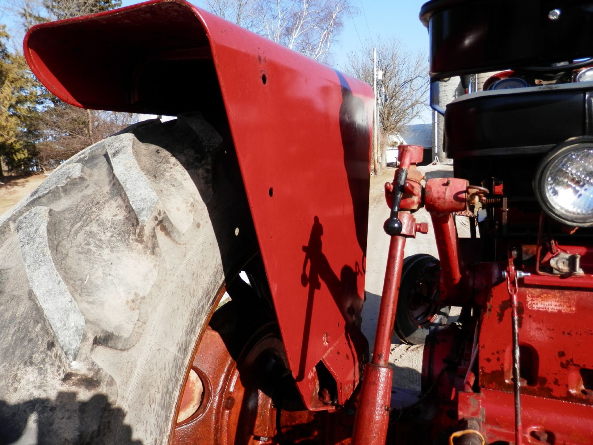 INTERNATIONAL FARMALL 656 DIESEL TRACTOR - Image 8 of 11