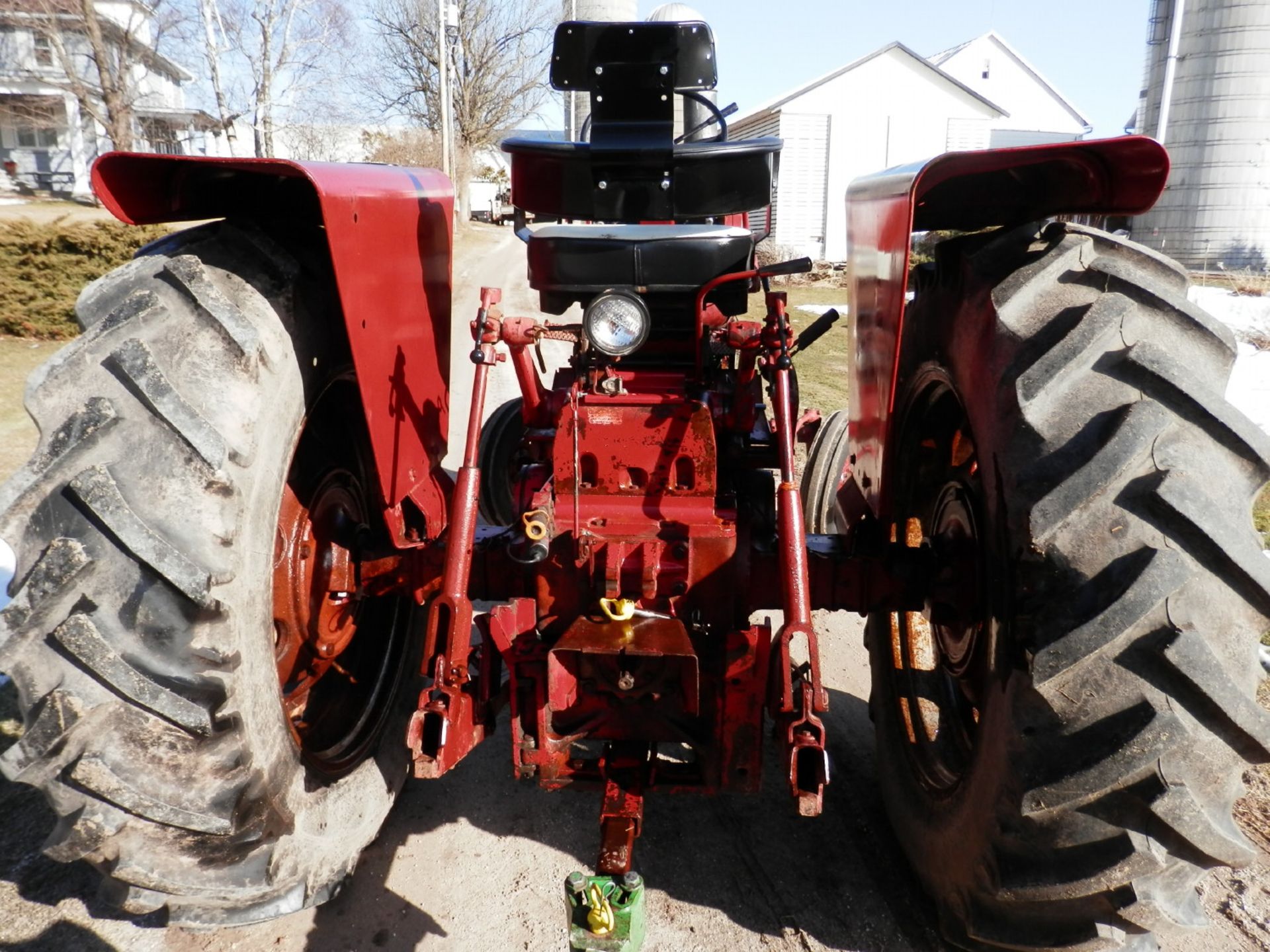 INTERNATIONAL FARMALL 656 DIESEL TRACTOR - Image 4 of 11