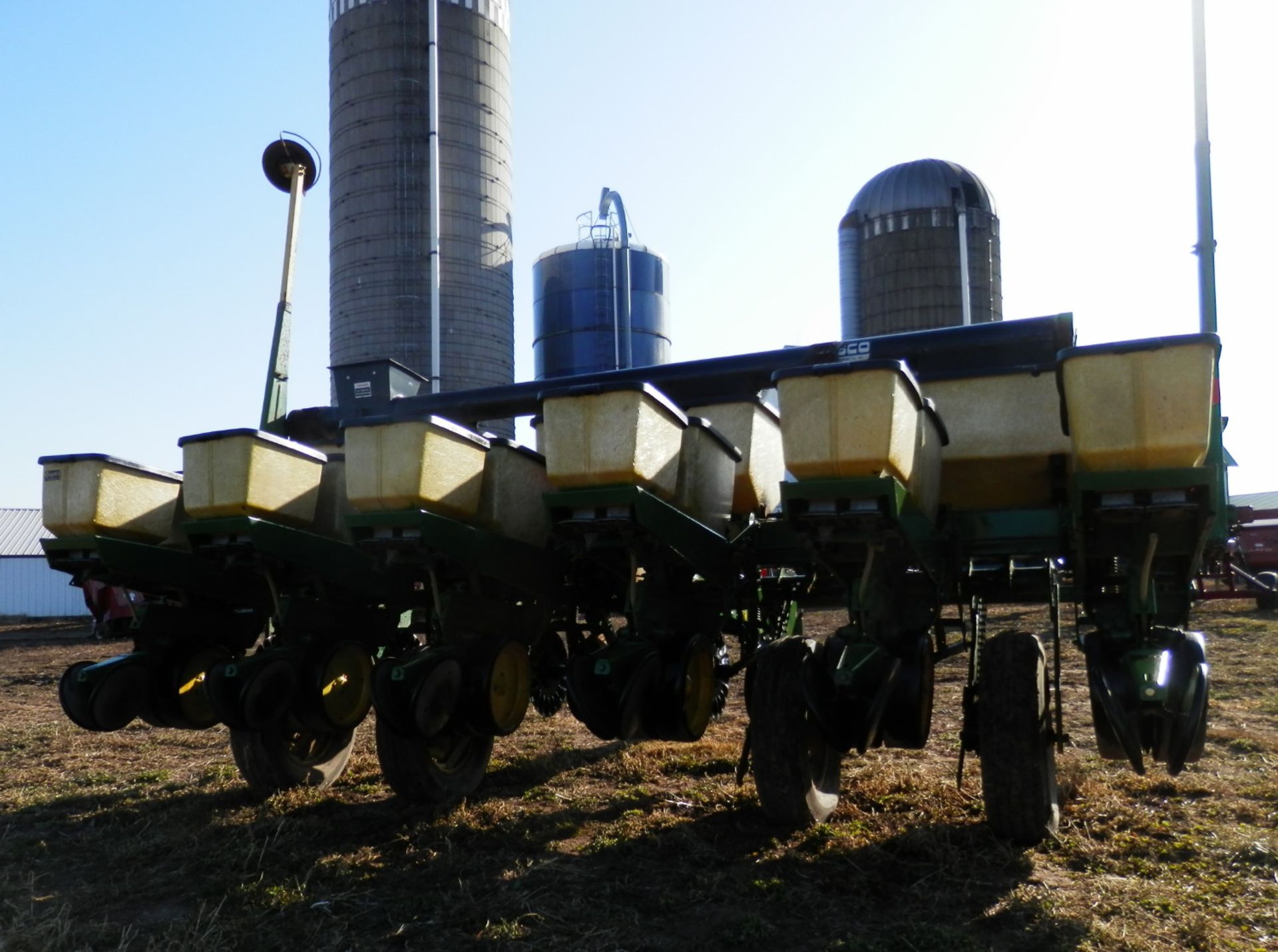 JOHN DEERE 7000 6R NARROW PLANTER - Image 3 of 7