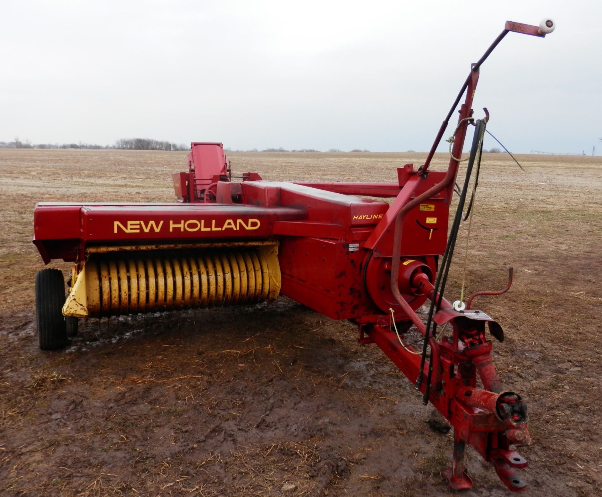 NH 310 SMALL SQUARE BALER w/#70 BELTED THROWER - Image 5 of 8