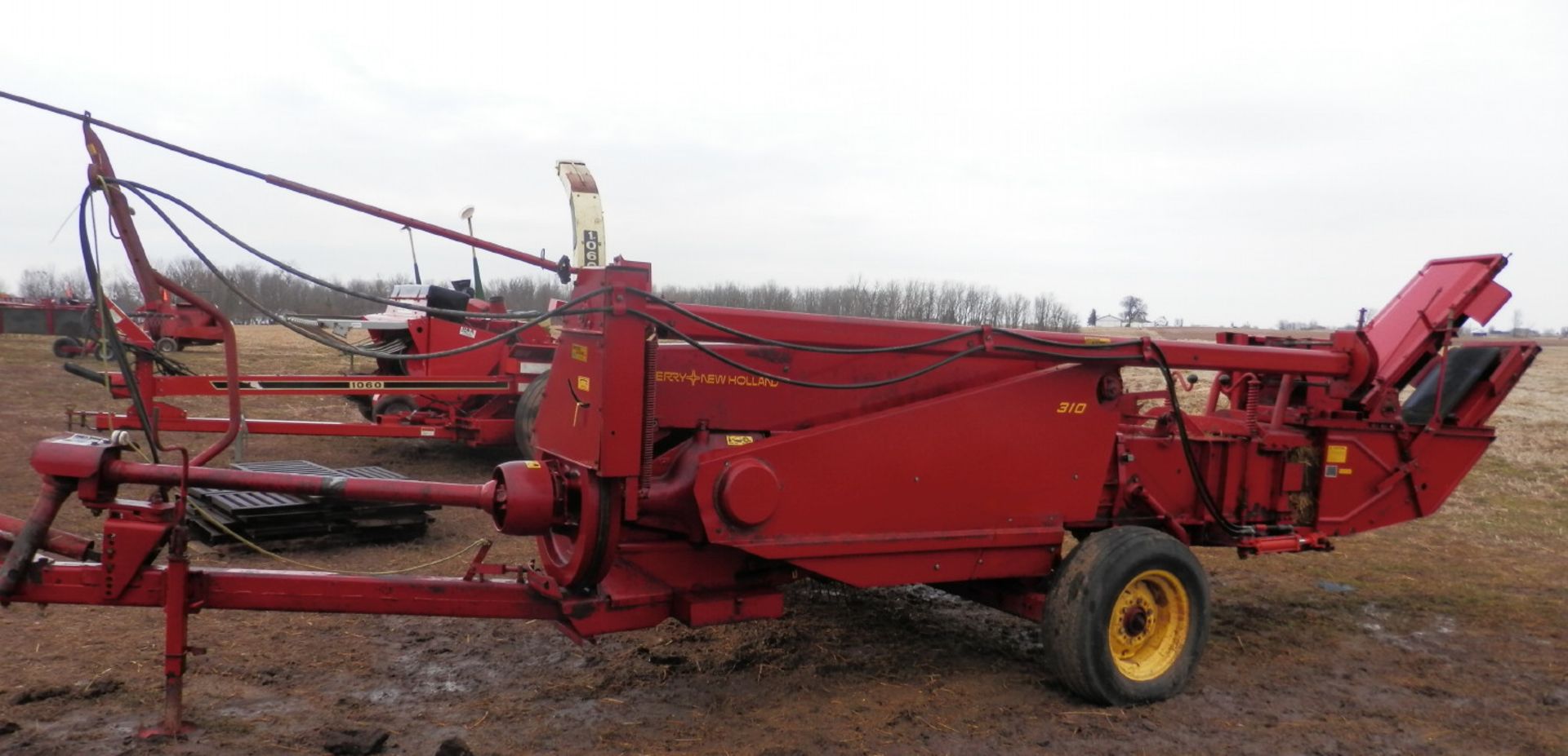 NH 310 SMALL SQUARE BALER w/#70 BELTED THROWER - Image 2 of 8