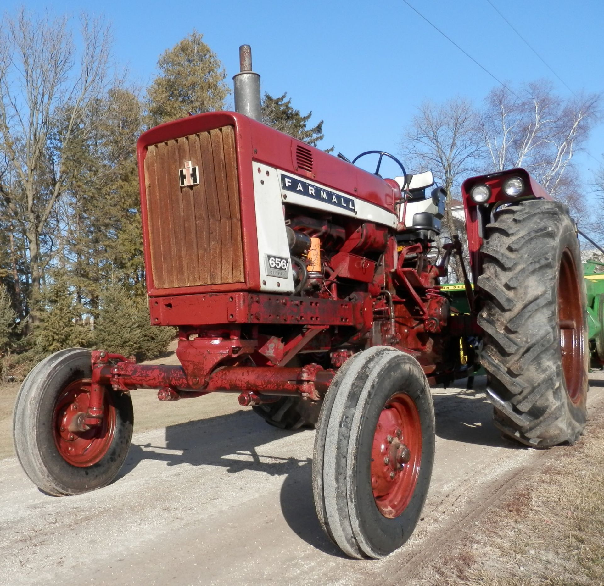 INTERNATIONAL FARMALL 656 DIESEL TRACTOR - Image 2 of 11