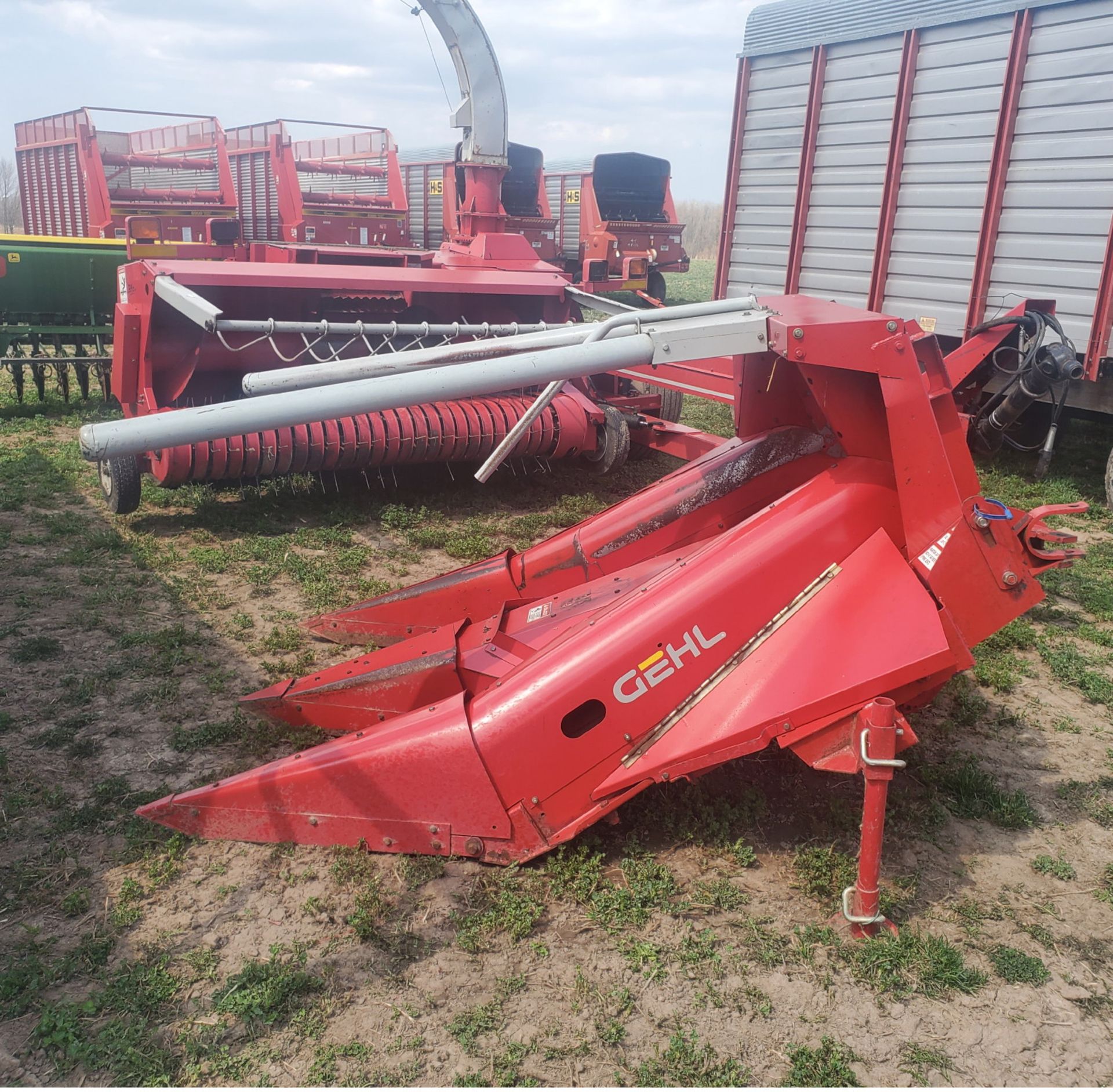 GEHL 1085 FORAGE CHOPPER W/WIDE HAYHEAD - Image 7 of 8