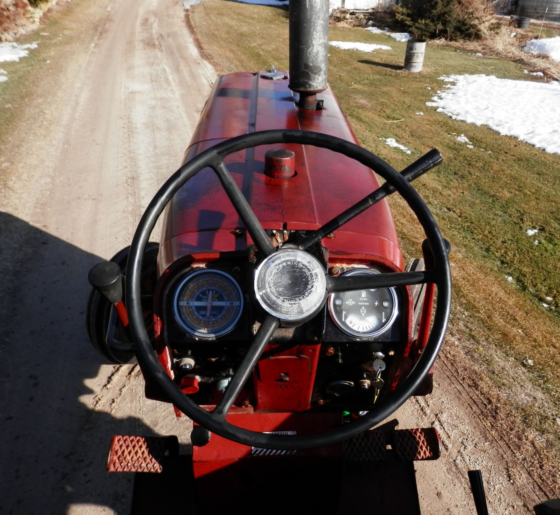 INTERNATIONAL FARMALL 656 DIESEL TRACTOR - Image 5 of 11