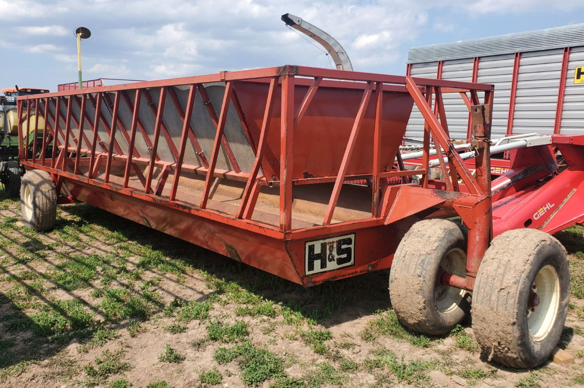 H & S 21' SLANT BAR FEEDER WAGON