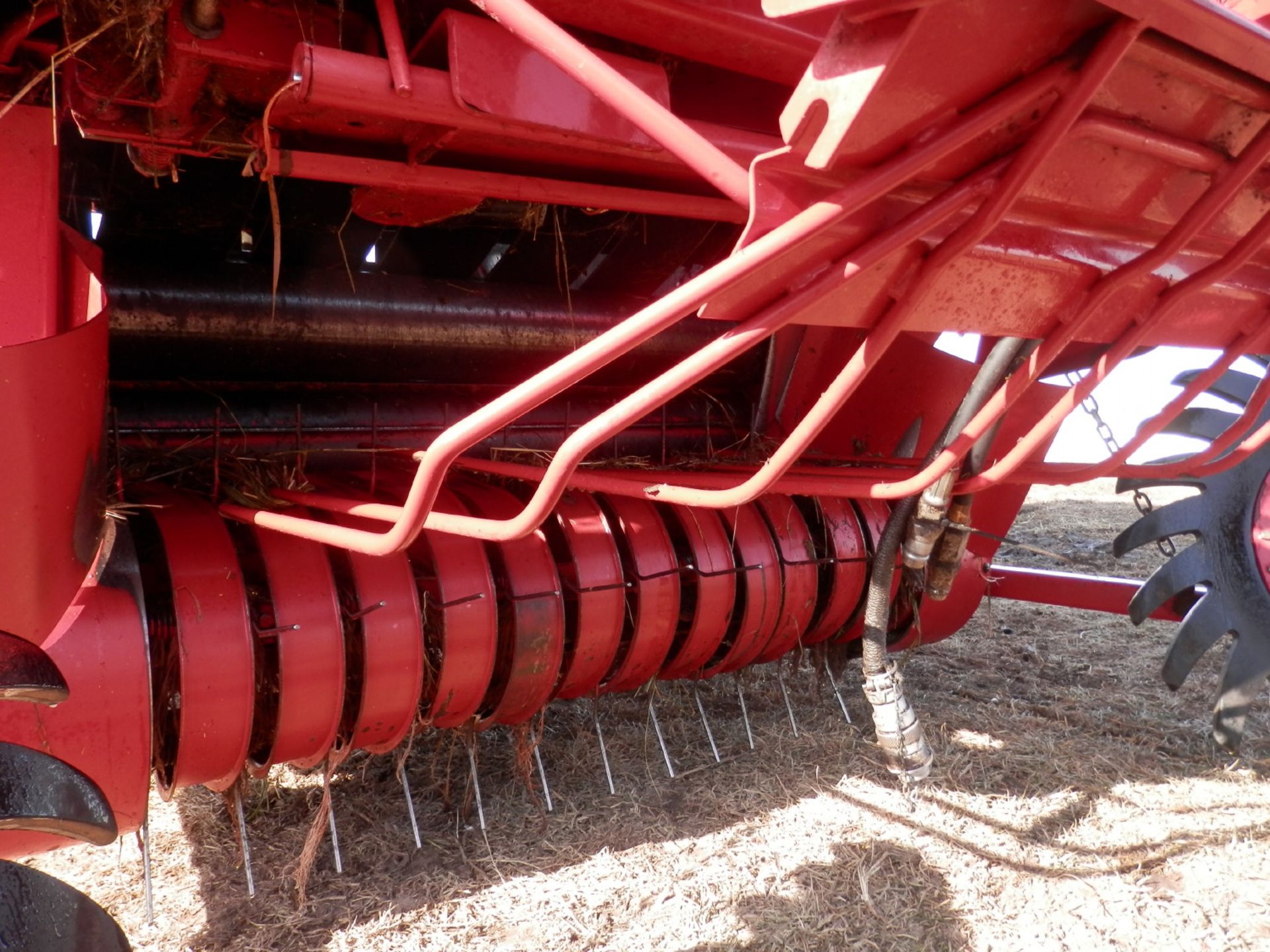 GEHL 1375 TDC ROUND BALER - Image 9 of 10