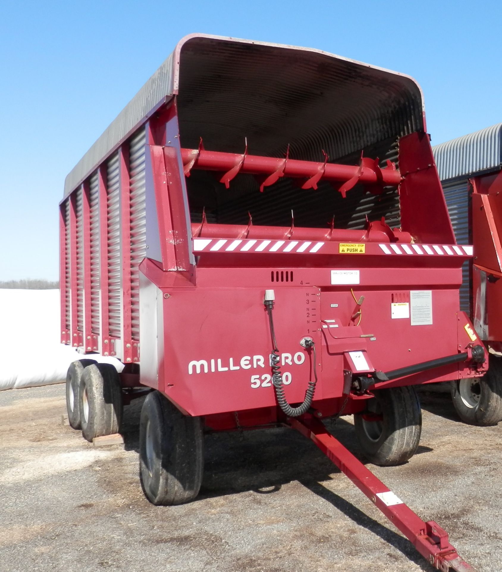 MILLER PRO 5200 18' LH FORAGE WAGON (SN 02682) - Image 4 of 6