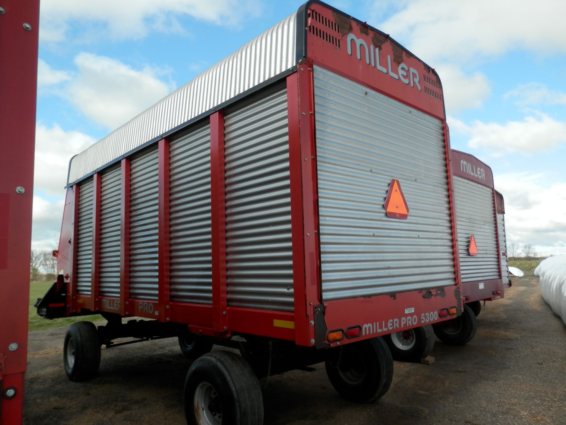 MILLER PRO 5300 (ARTSWAY) 18' LH FORAGE BOX SN81019 - Image 3 of 6