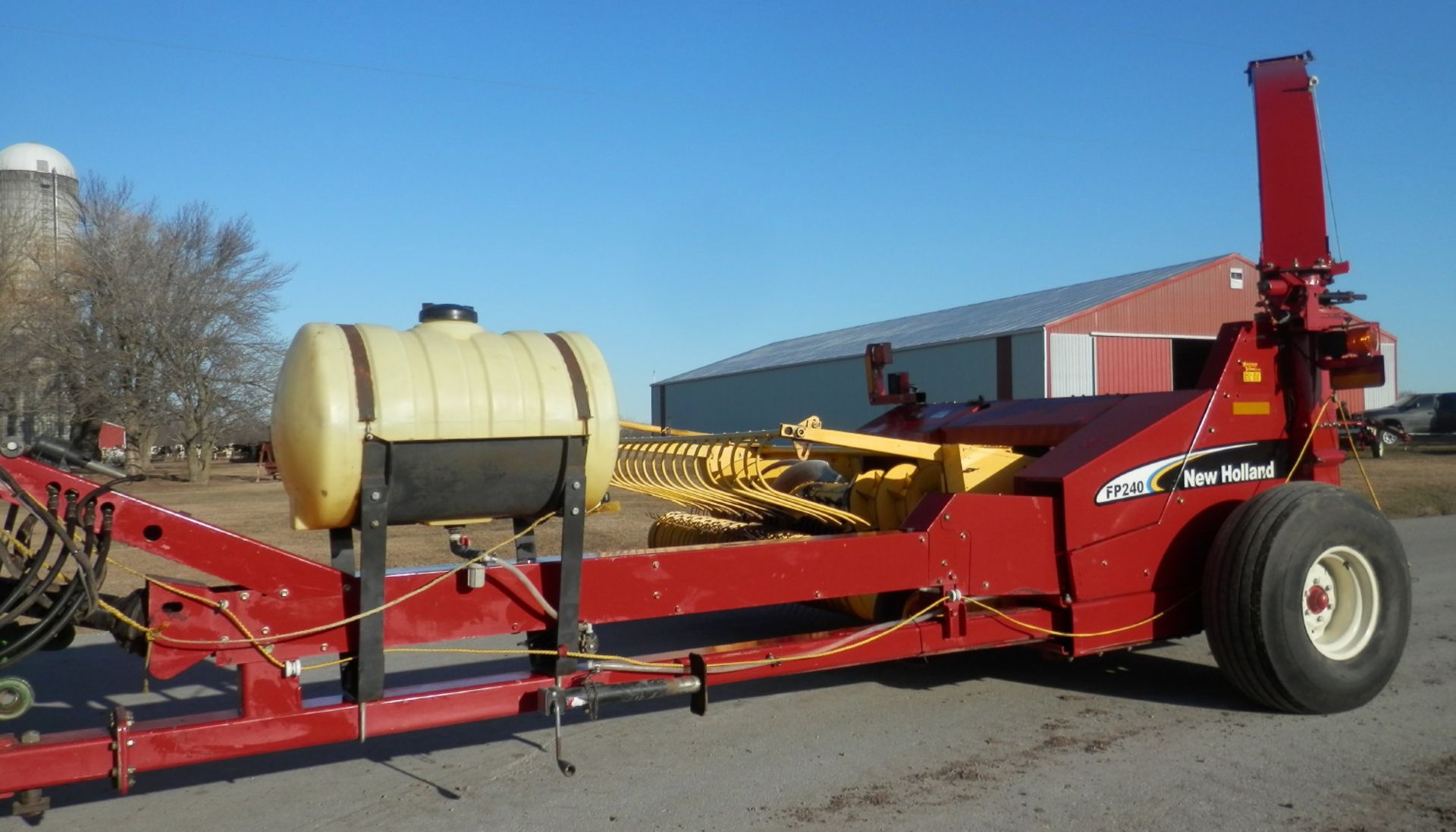 NEW HOLLAND FP240 FORAGE HARVESTOR - Image 3 of 10