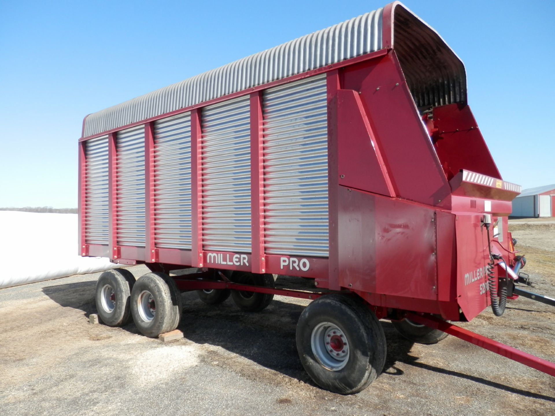 MILLER PRO 5200 18' LH FORAGE WAGON (SN 02682) - Image 2 of 6