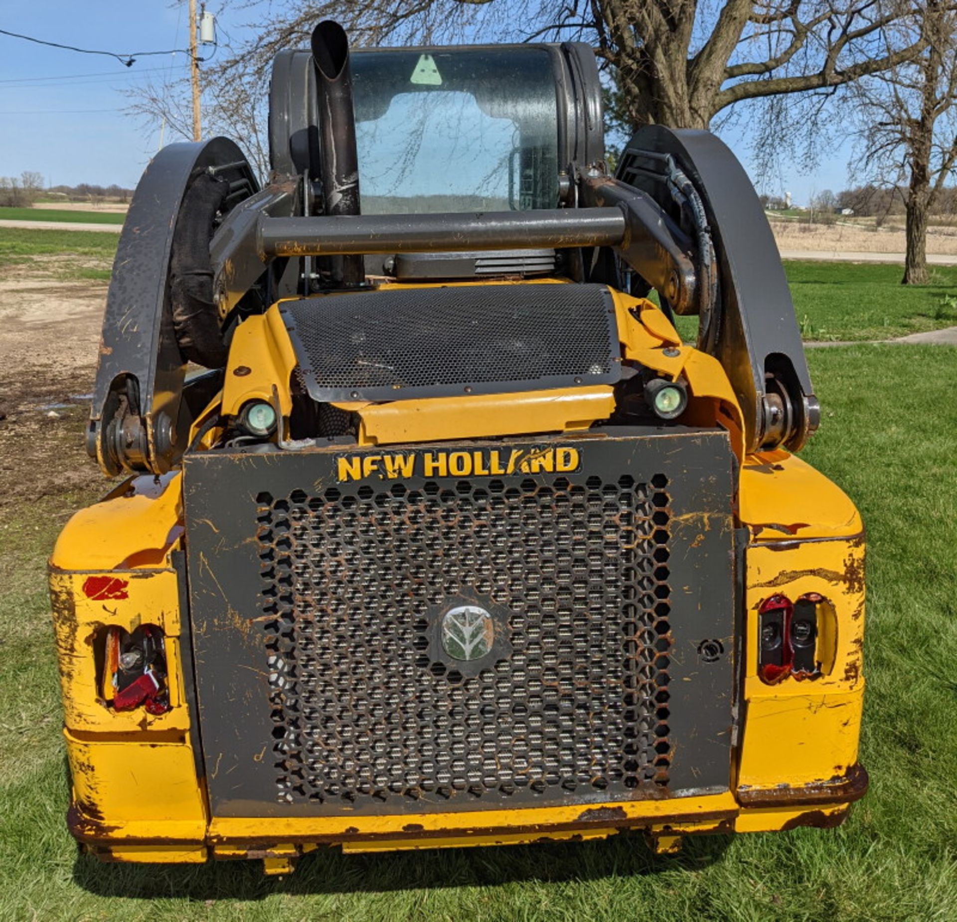 NEW HOLLAND L223 SKID STEER - Image 3 of 6