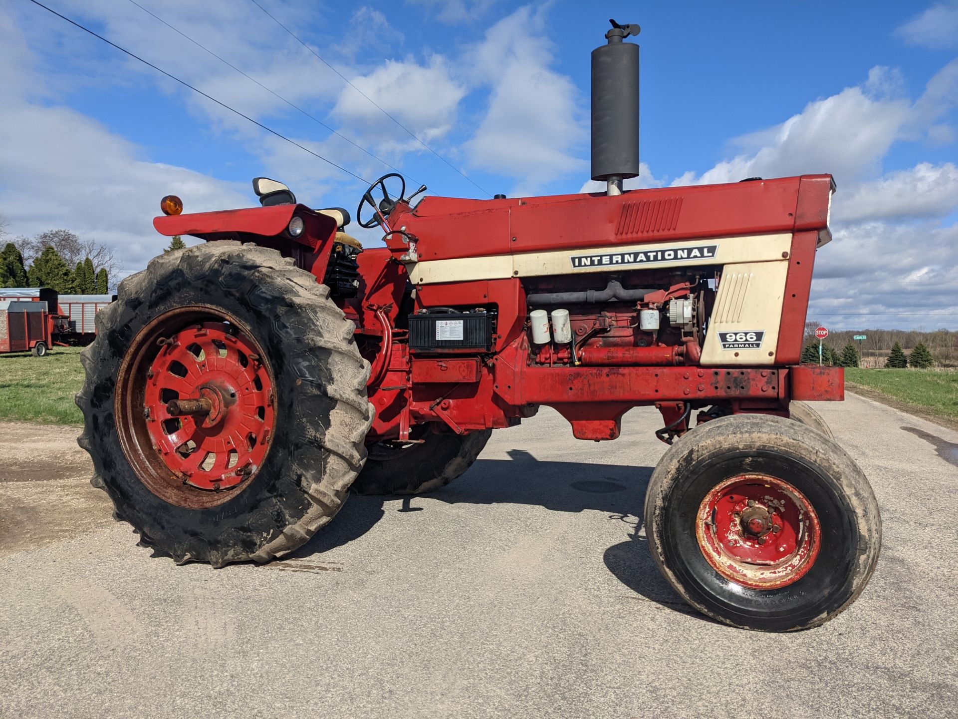 INTERNATIONAL 966 TRACTOR (Clutch Out) - Image 2 of 7